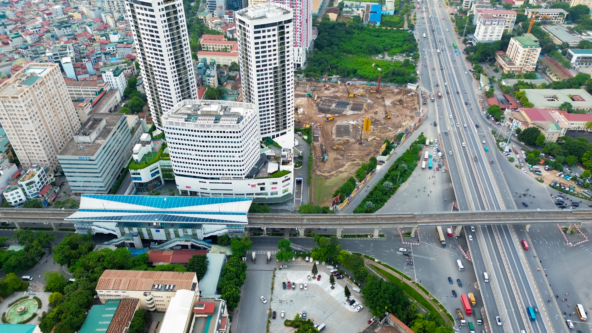 Quá nhanh: Khu đất 3 mặt tiền ở Hà Nội bỏ hoang nhiều năm lập tức thành đại công trường khi sang tay Sun Group - Ảnh 5. Quá nhanh: Khu đất 3 mặt tiền ở Hà Nội bỏ hoang nhiều năm lập tức thành đại công trường khi sang tay Sun Group - Ảnh 5.