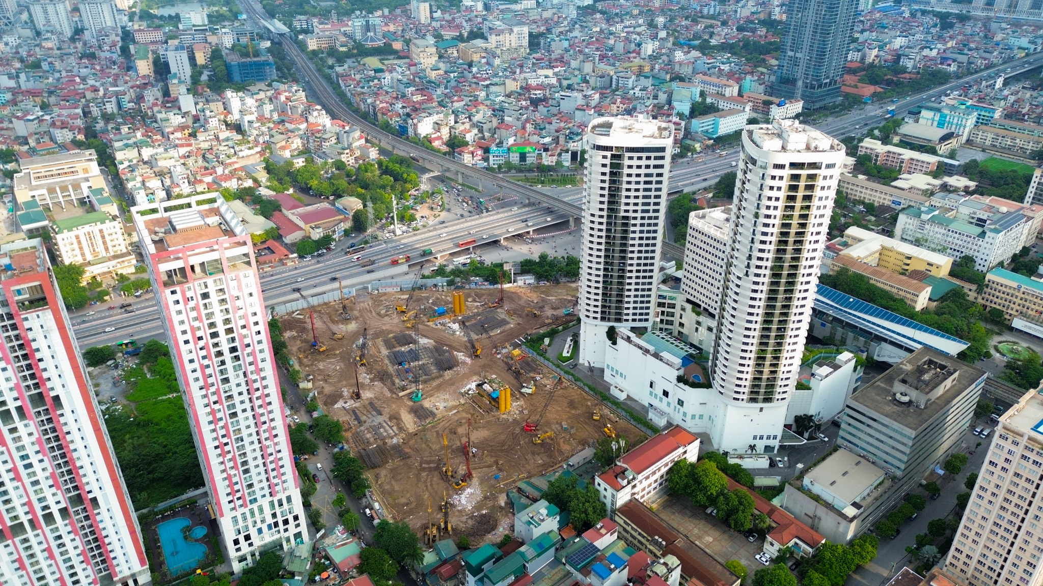 Quá nhanh: Khu đất 3 mặt tiền ở Hà Nội bỏ hoang nhiều năm lập tức thành đại công trường khi sang tay Sun Group - Ảnh 6. Quá nhanh: Khu đất 3 mặt tiền ở Hà Nội bỏ hoang nhiều năm lập tức thành đại công trường khi sang tay Sun Group - Ảnh 6.