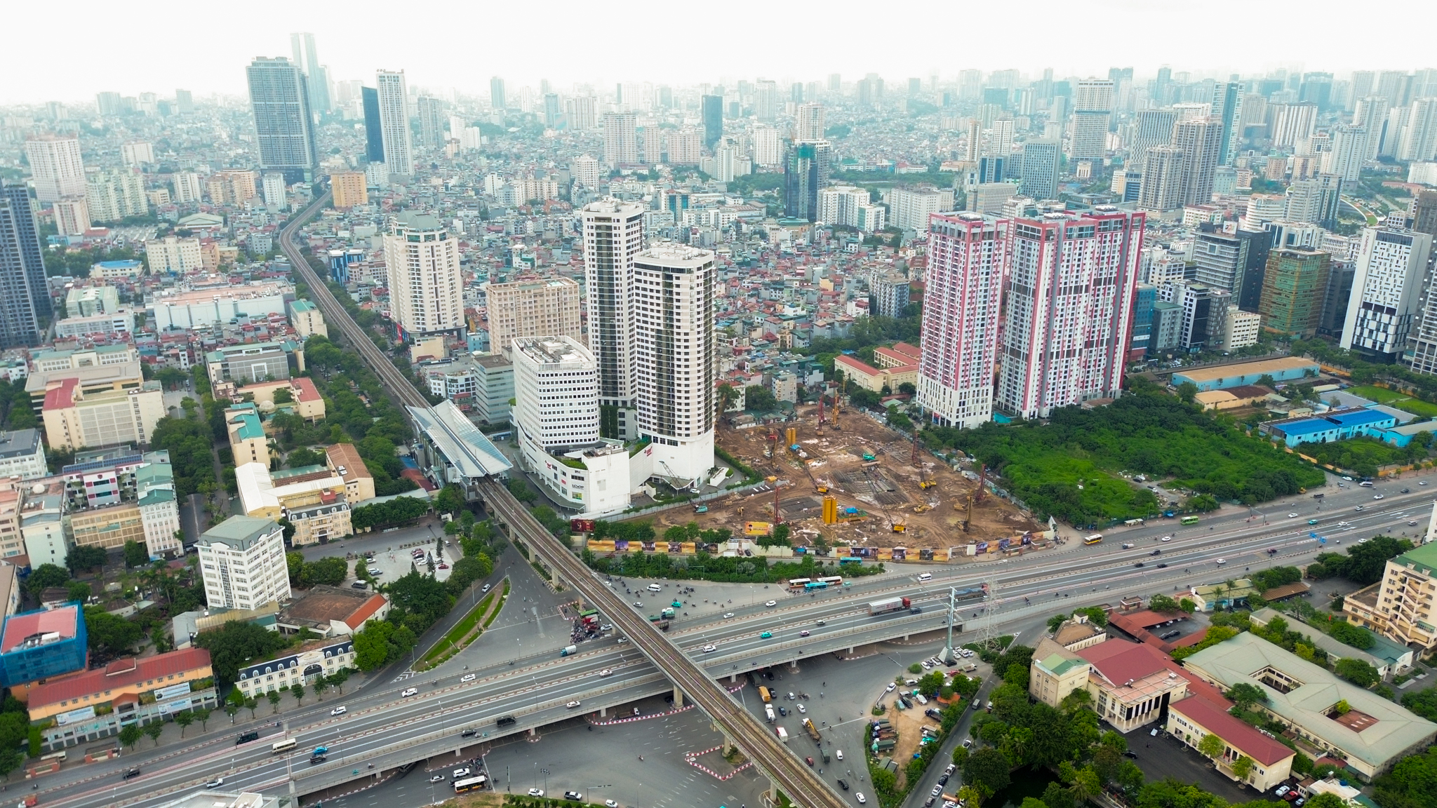 Quá nhanh: Khu đất 3 mặt tiền ở Hà Nội bỏ hoang nhiều năm lập tức thành đại công trường khi sang tay Sun Group - Ảnh 8. Quá nhanh: Khu đất 3 mặt tiền ở Hà Nội bỏ hoang nhiều năm lập tức thành đại công trường khi sang tay Sun Group - Ảnh 8.