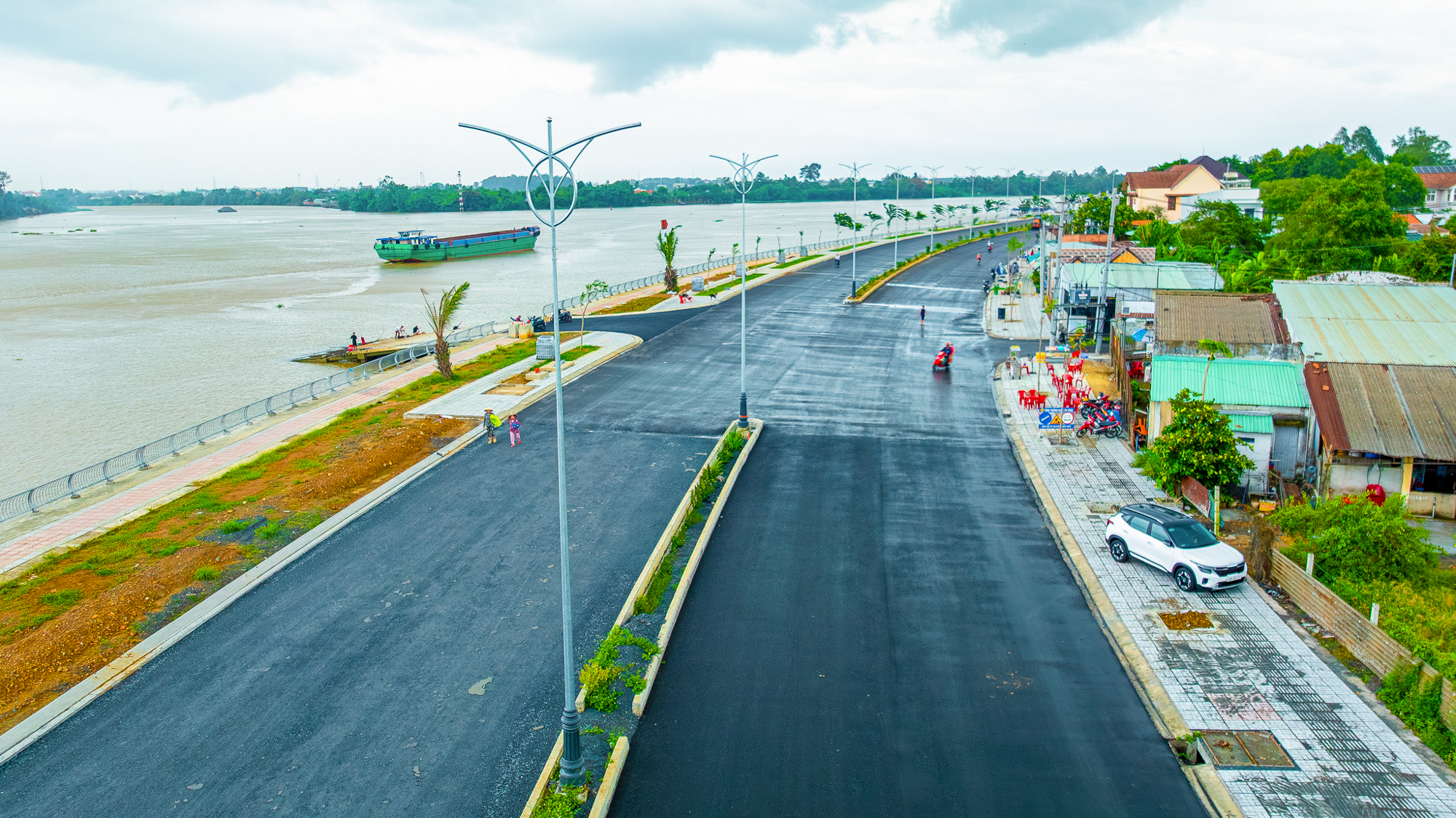 Ngắm đường ven sông trị giá gần 2.000 tỷ sắp thông xe: Cách TP.HCM một cây cầu, đẩy giá đất lên đến 200 triệu đồng/m2 - Ảnh 11.