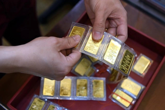 Cập nhật giá vàng hôm nay ngày 20/8: Vàng SJC giảm 200.000 đồng/lượng - Ảnh 1.