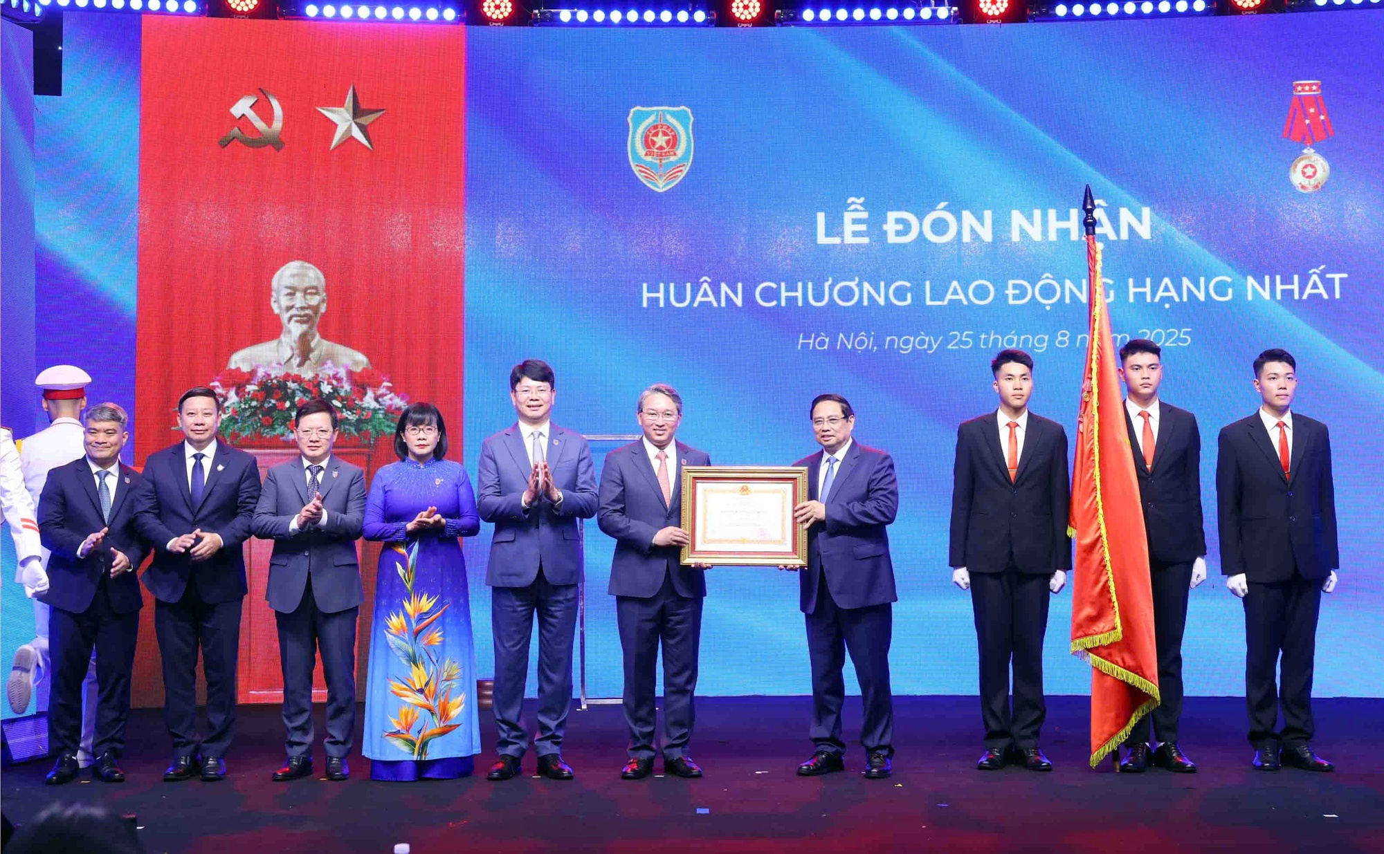 Bộ Tư pháp đón nhận Huân chương Lao động hạng Nhất- Ảnh 2.