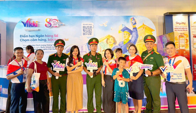 Vikki Bank gửi tặng 1 chỉ vàng tới mỗi khách hàng thứ 1 ngàn - Ảnh 1.