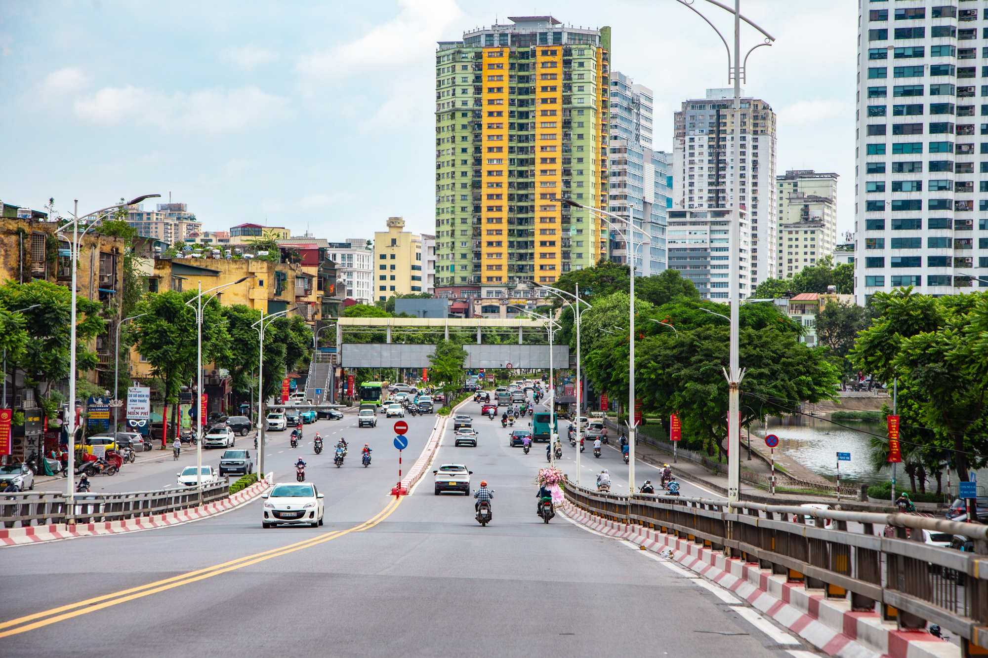 Điểm danh vị trí ga tuyến metro Văn Cao - Hoà Lạc: Đại đô thị của Vinhomes, toà nhà cao thứ 2 Hà Nội đón tin vui- Ảnh 11. Điểm danh vị trí ga tuyến metro Văn Cao - Hoà Lạc: Đại đô thị của Vinhomes, toà nhà cao thứ 2 Hà Nội đón tin vui- Ảnh 11.