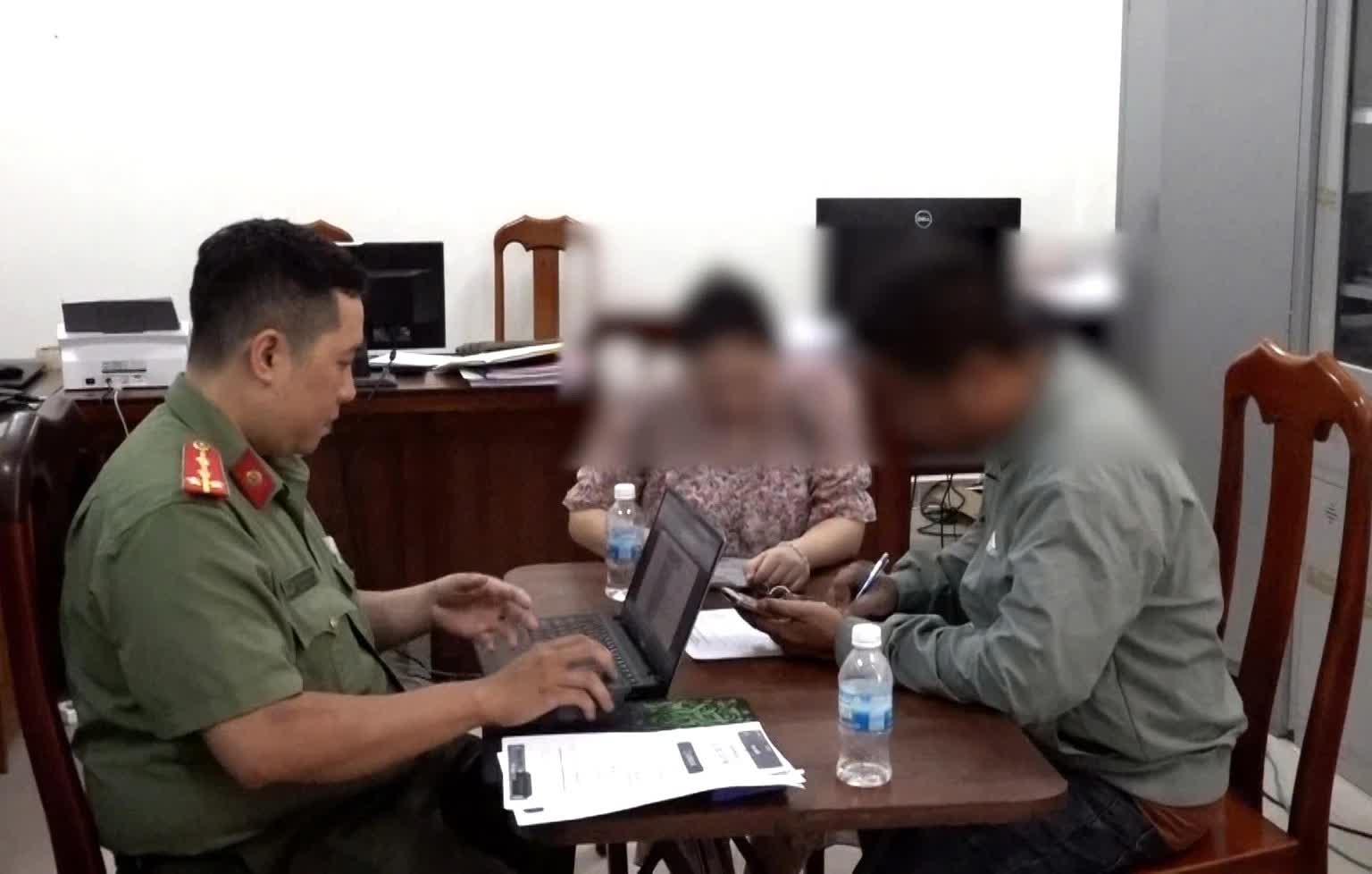 Sau khi chuyển khoản 120 triệu, người đàn ông đến trình báo: Công an yêu cầu ngân hàng giữ lại toàn bộ số tiền đang bị treo- Ảnh 1. Sau khi chuyển khoản 120 triệu, người đàn ông đến trình báo: Công an yêu cầu ngân hàng giữ lại toàn bộ số tiền đang bị treo- Ảnh 1.