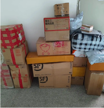Shipper liên tiếp đặt đơn online rồi hoàn hàng nhưng giữ lại 800 món quà tặng kèm, trị giá 1,4 tỷ đồng: Tòa phán "cấu thành tội hình sự" - Ảnh 2. Shipper liên tiếp đặt đơn online rồi hoàn hàng nhưng giữ lại 800 món quà tặng kèm, trị giá 1,4 tỷ đồng: Tòa phán "cấu thành tội hình sự" - Ảnh 2.