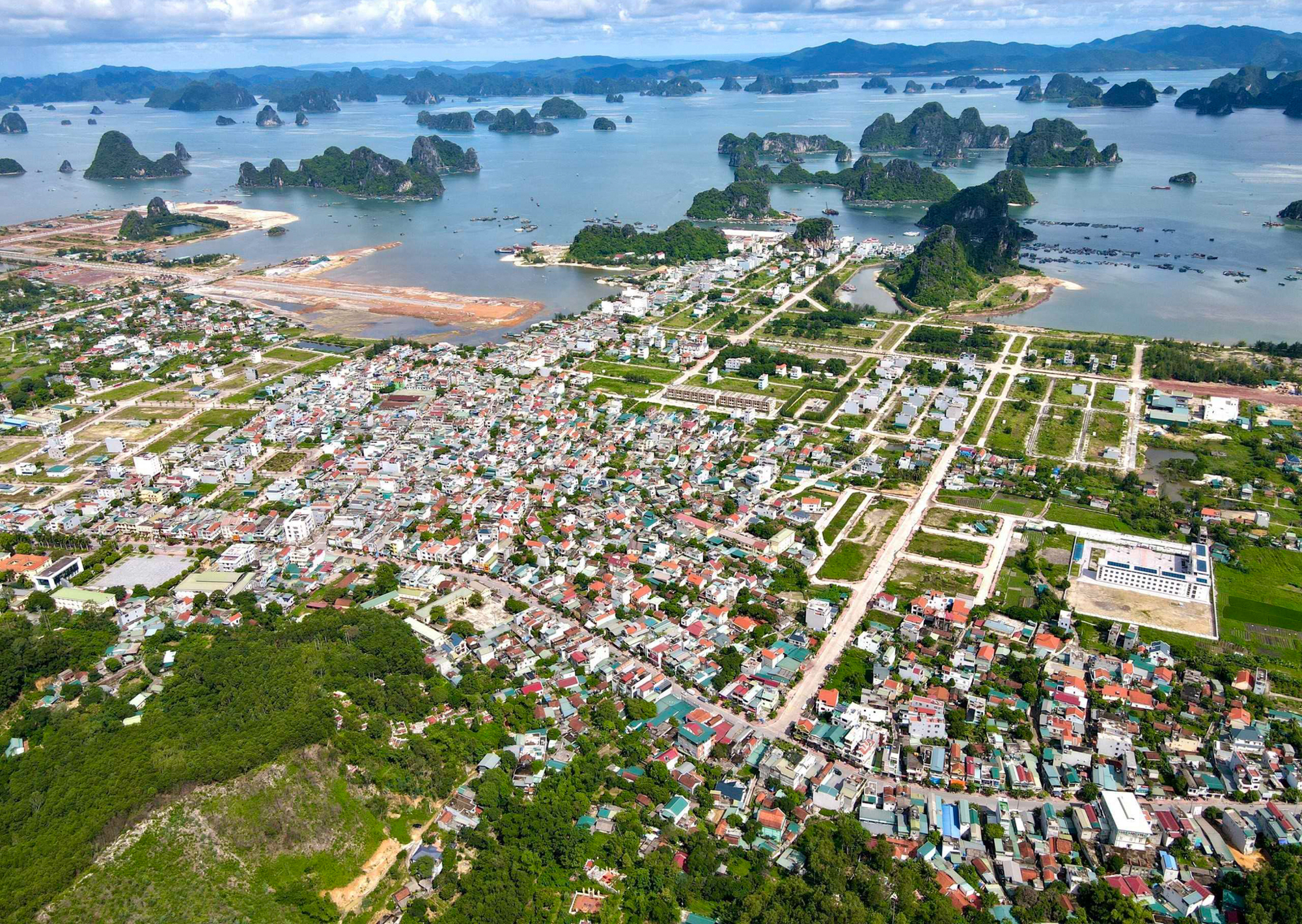 3 hòn đảo có sân bay ở Việt Nam: Nơi là thiên đường nghỉ dưỡng, nơi có đường cao tốc, nơi thu hơn 3.000 tỷ mỗi năm nhờ du lịch- Ảnh 8.
