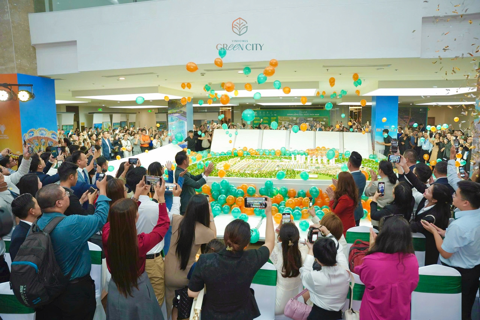 Cận cảnh dự án tỷ phú Phạm Nhật Vượng “chơi lớn” với nghìn căn nhà phố tại “đại bản doanh mới”, giá chưa từng có, khách ào ào booking- Ảnh 15.
