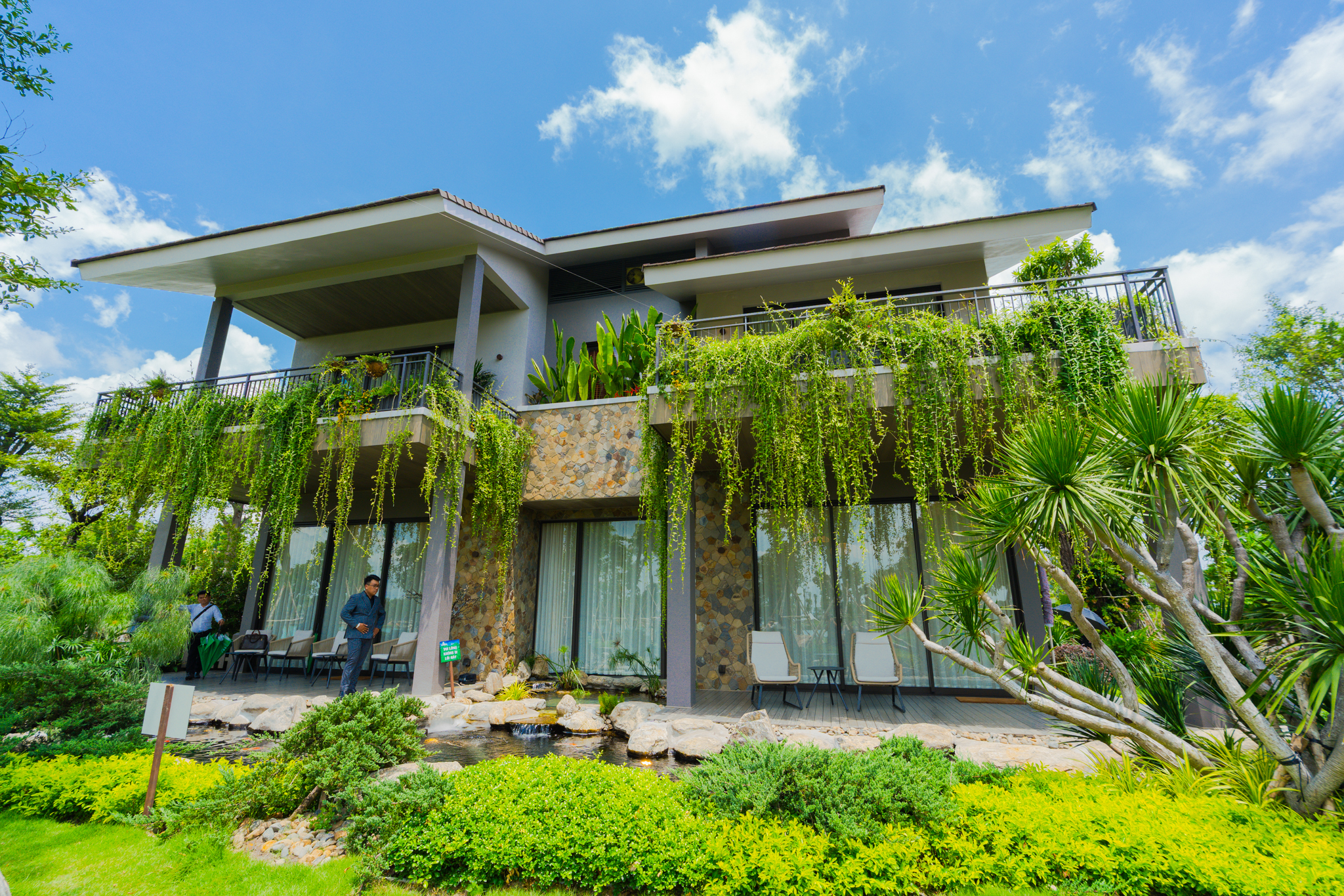 Vành đai 3 bứt tốc, loạt dự án ở Long An cũ đua nhau bung hàng: Vinhomes gây sốt với 1.000 booking, Ecopark bán sạch nhà liền kề trong 2 ngày - Ảnh 3.