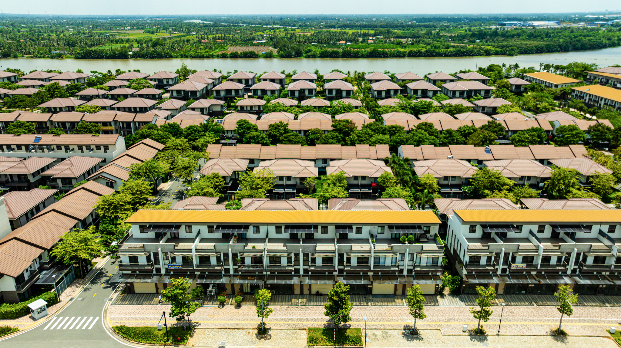 Vành đai 3 bứt tốc, loạt dự án ở Long An cũ đua nhau bung hàng: Vinhomes gây sốt với 1.000 booking, Ecopark bán sạch nhà liền kề trong 2 ngày - Ảnh 7.