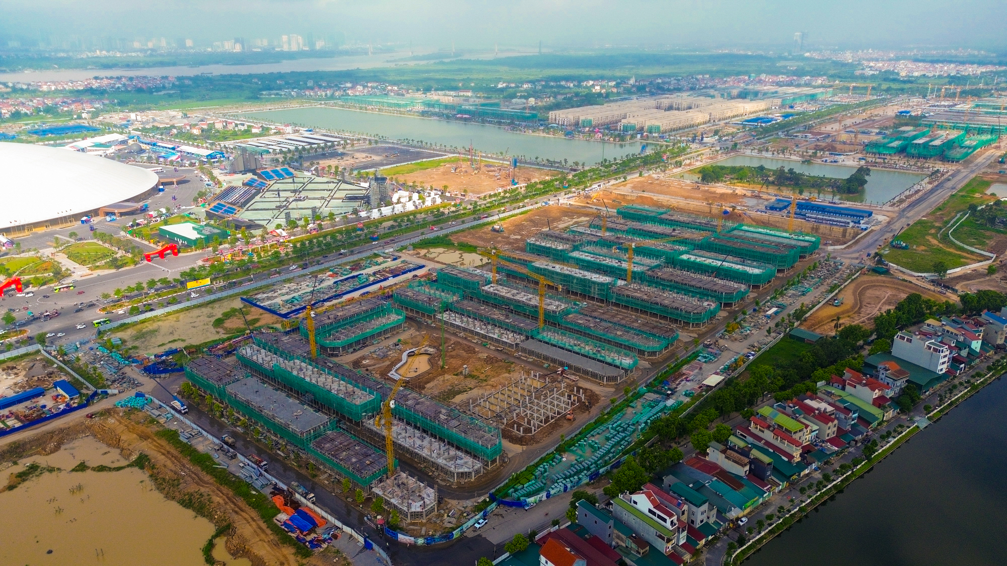Siêu dự án của Vinhomes nằm bên vành đai 2 Hà Nội: Bàn giao nhà chỉ sau một năm, ngày cao điểm đón hơn một triệu khách- Ảnh 10. Siêu dự án của Vinhomes nằm bên vành đai 2 Hà Nội: Bàn giao nhà chỉ sau một năm, ngày cao điểm đón hơn một triệu khách- Ảnh 10.