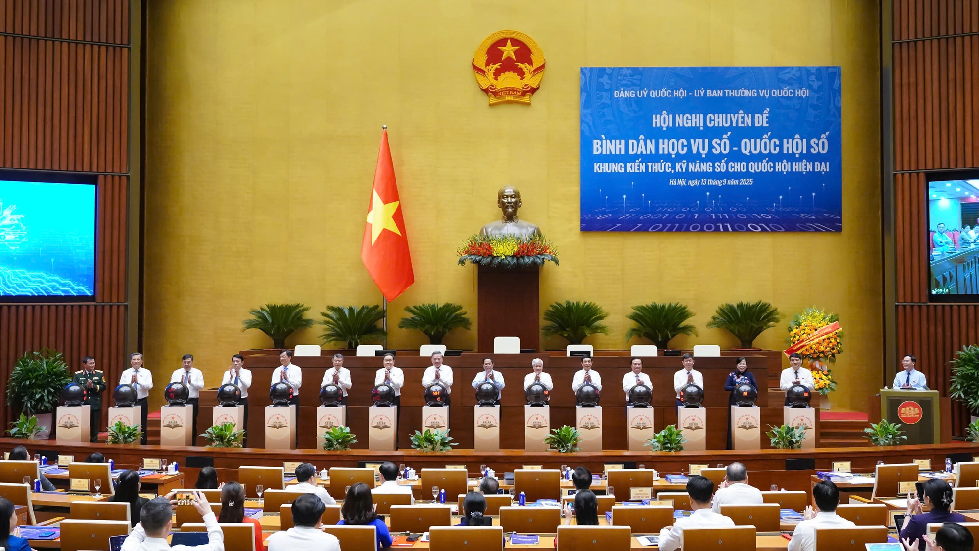 Tổng Bí thư yêu cầu bảo mật thông tin: "Làm lộ bí mật rất nguy hiểm"- Ảnh 1. Tổng Bí thư yêu cầu bảo mật thông tin: "Làm lộ bí mật rất nguy hiểm"- Ảnh 1.