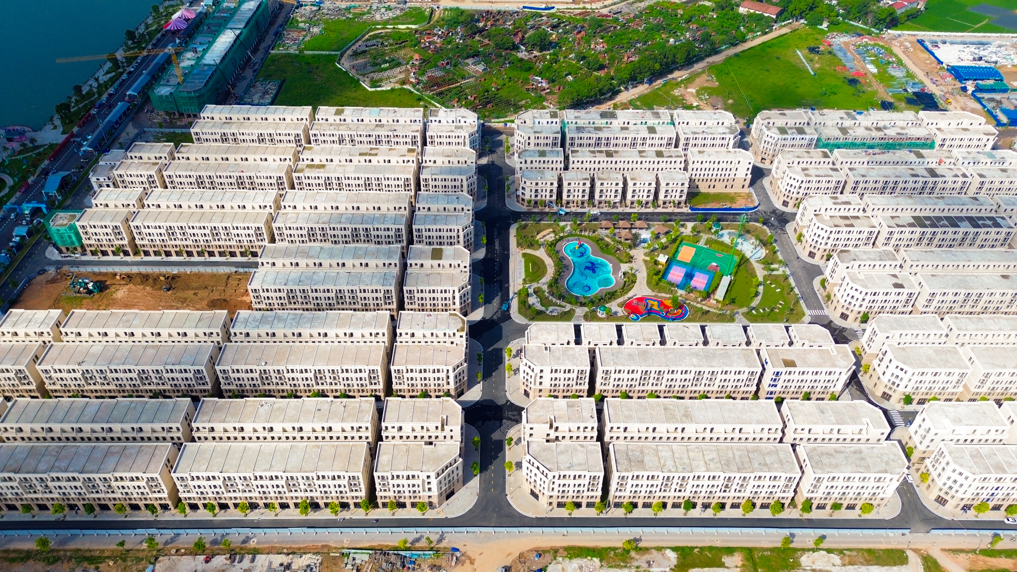 Siêu dự án của Vinhomes nằm bên vành đai 2 Hà Nội: Bàn giao nhà chỉ sau một năm, ngày cao điểm đón hơn một triệu khách- Ảnh 5. Siêu dự án của Vinhomes nằm bên vành đai 2 Hà Nội: Bàn giao nhà chỉ sau một năm, ngày cao điểm đón hơn một triệu khách- Ảnh 5.