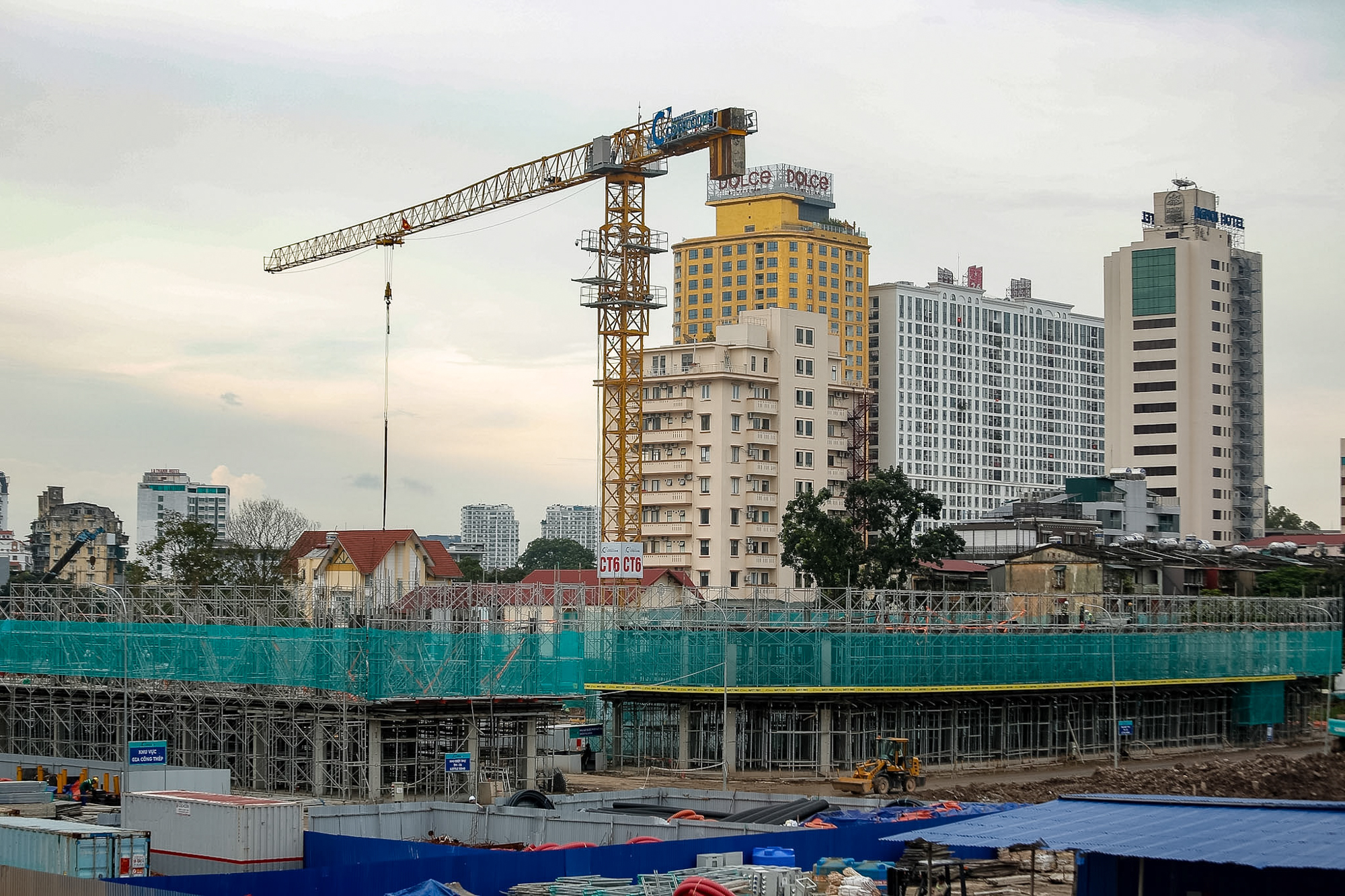 Toàn cảnh dự án hiếm hoi nằm trong vành đai 1 của Vinhomes: Giá bán thấp nhất 78 tỷ đồng/căn, số tầng hầm gần bằng tầng nổi- Ảnh 5. Toàn cảnh dự án hiếm hoi nằm trong vành đai 1 của Vinhomes: Giá bán thấp nhất 78 tỷ đồng/căn, số tầng hầm gần bằng tầng nổi- Ảnh 5.