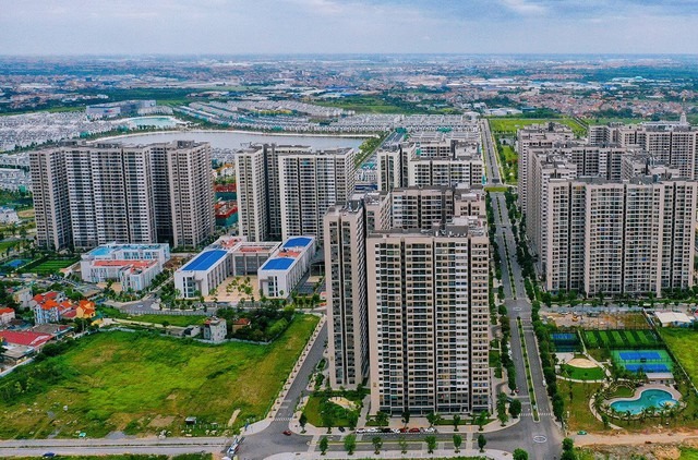 Chung cư 70m2 giờ đã lên tới 5,3 tỷ đồng: Một gia đình thu nhập trung bình phải mất tới gần 27 năm nếu dành toàn bộ thu nhập để mua nhà- Ảnh 1.