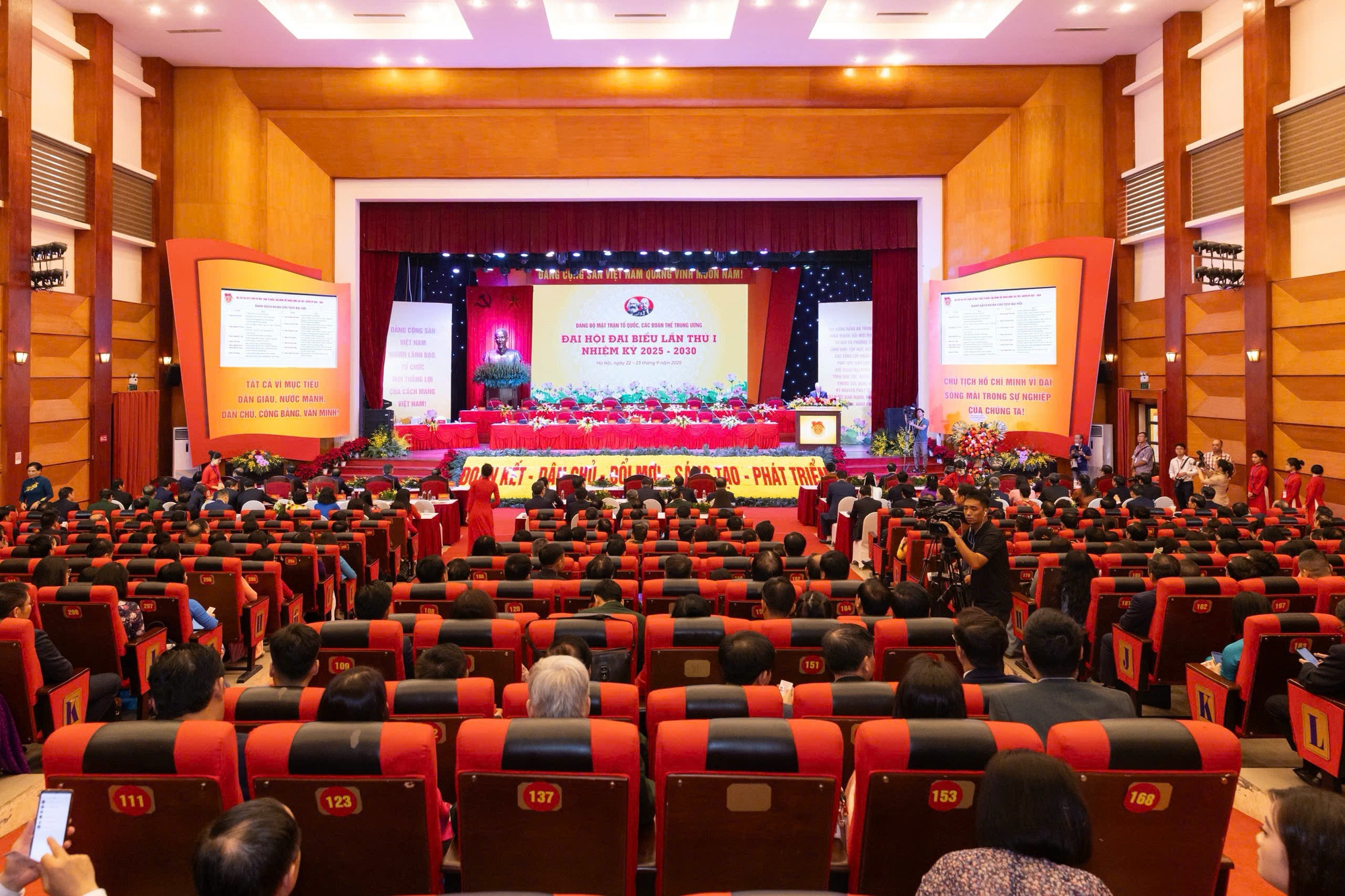 Đổi mới và nâng cao hiệu quả lãnh đạo của Đảng trong công tác xây dựng và thi hành pháp luật trong kỷ nguyên phát triển mới của đất nước- Ảnh 2.