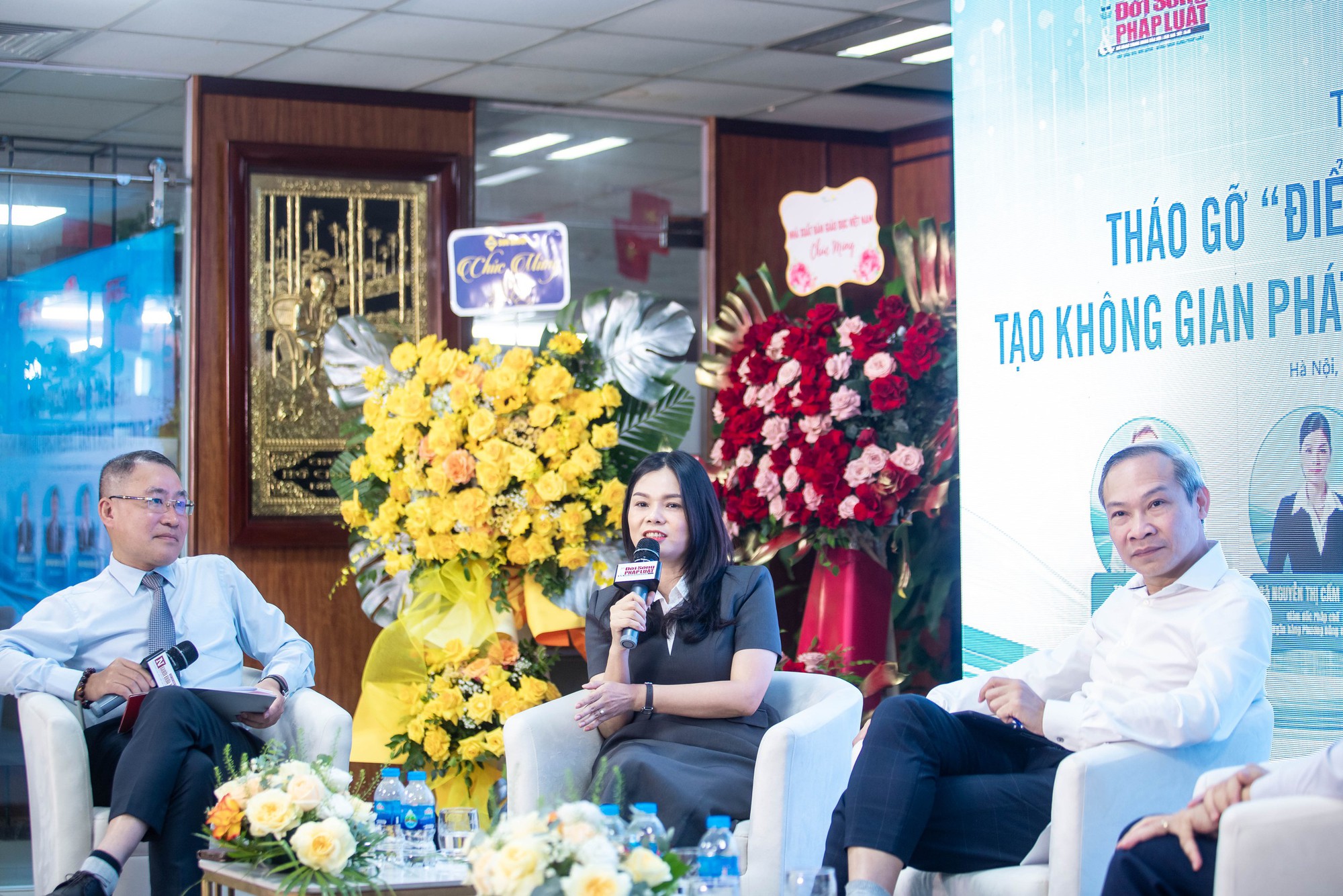 Nợ xấu và vốn mỏng: Ngân hàng kêu gọi "cởi trói" pháp lý để cứu doanh nghiệp SMEs- Ảnh 2.
