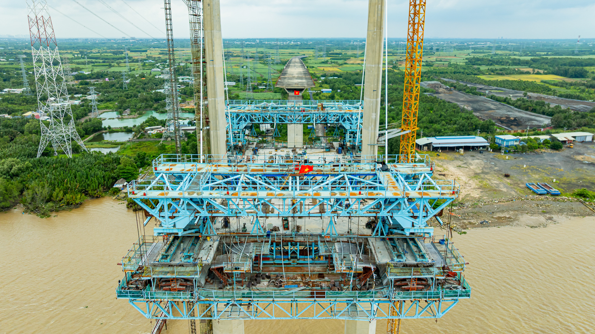 Toàn cảnh công trường cầu dây văng cao nhất, nút thắt cuối cùng của cao tốc mỗi mét tốn nửa tỷ ở TP.HCM - Ảnh 9.