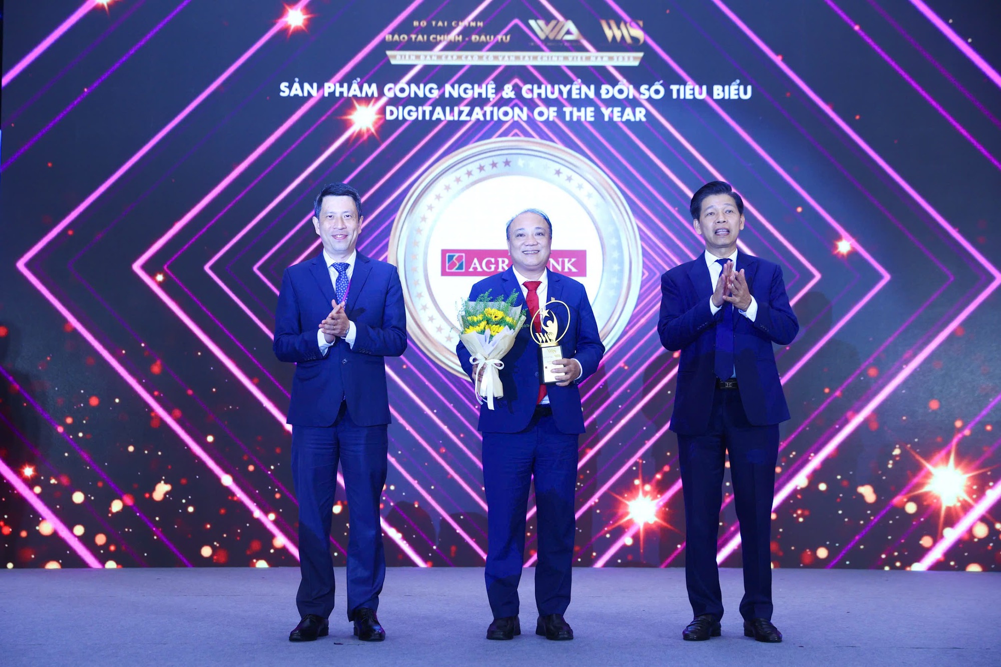 Agribank được vinh danh 3 sản phẩm, dịch vụ tài chính tiêu biểu năm 2025, khẳng định vị thế dẫn đầu - Ảnh 1.