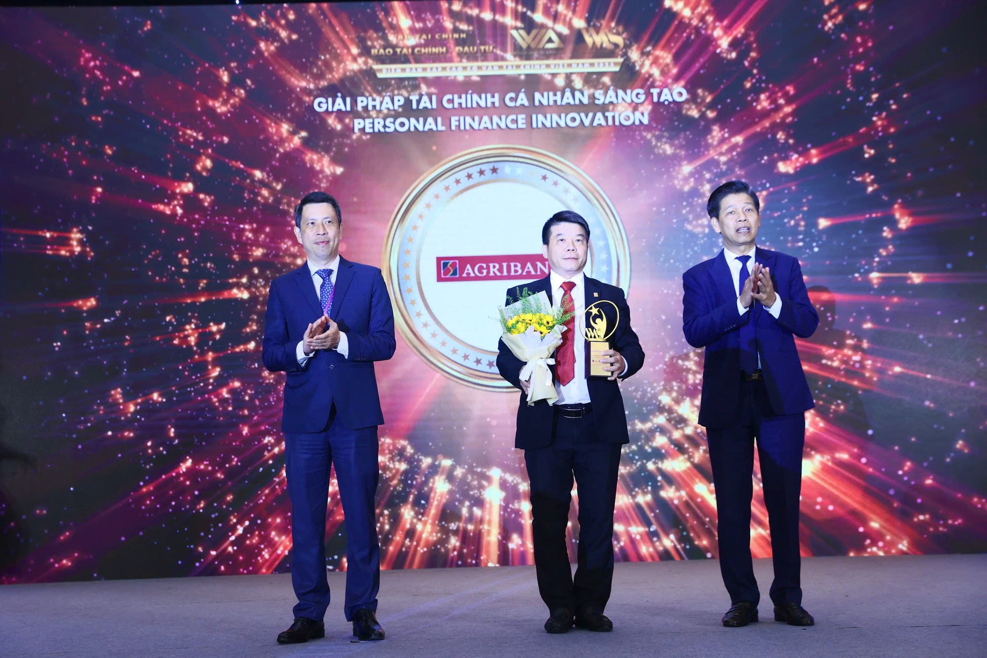 Agribank được vinh danh 3 sản phẩm, dịch vụ tài chính tiêu biểu năm 2025, khẳng định vị thế dẫn đầu - Ảnh 2.
