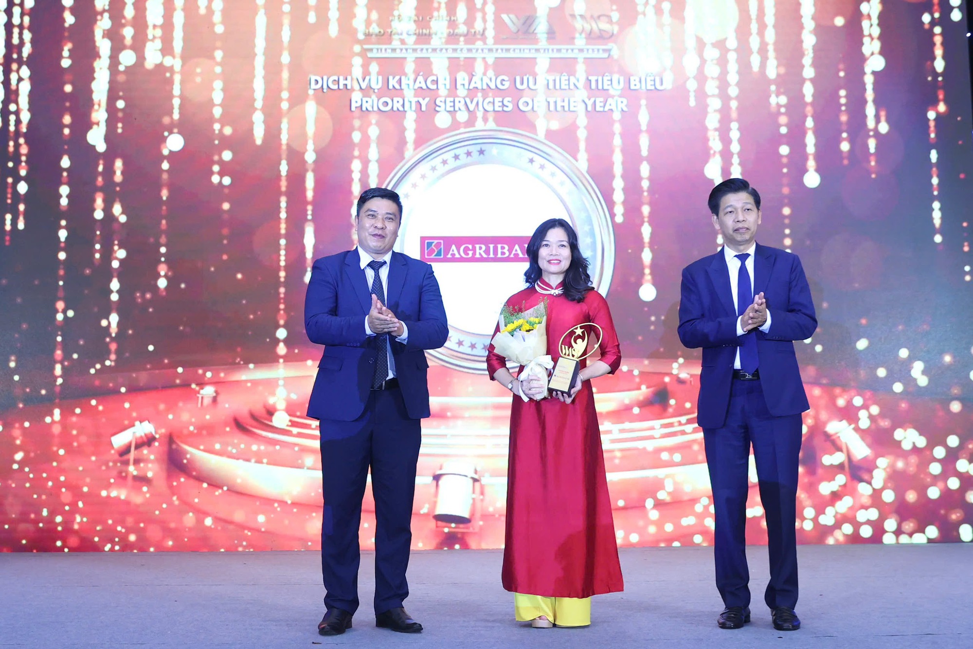 Agribank được vinh danh 3 sản phẩm, dịch vụ tài chính tiêu biểu năm 2025, khẳng định vị thế dẫn đầu - Ảnh 3.