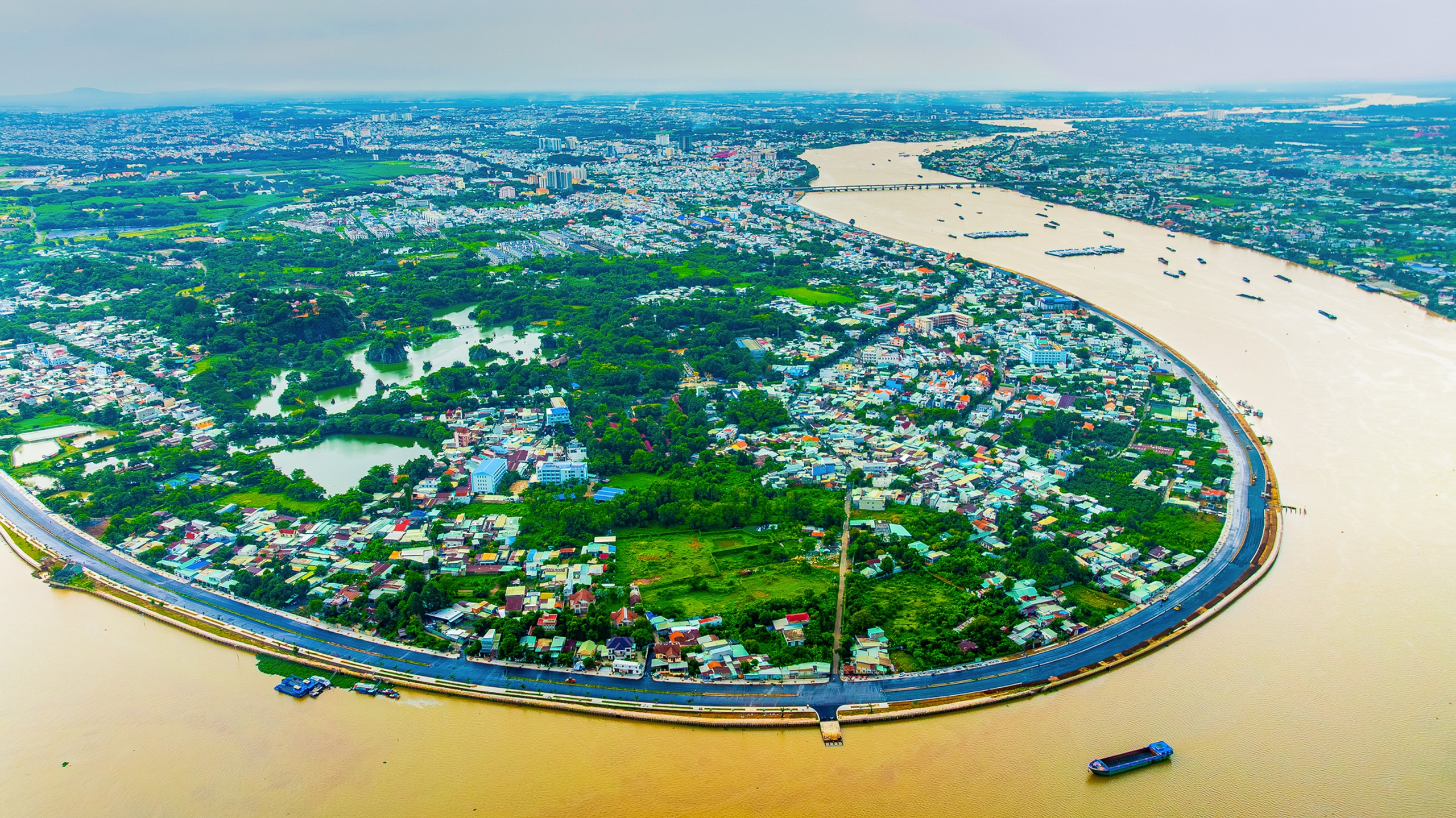 Khúc sông mỗi km “cõng” gần một tỷ USD bất động sản: Loạt ông lớn Vingroup, Sun Group, Novaland…quy tụ- Ảnh 5.
