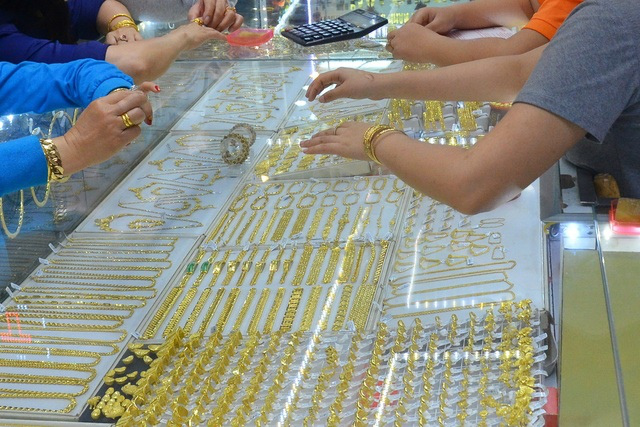 Cập nhật giá vàng hôm nay ngày 5/9: Vàng SJC lập đỉnh mới 134,4 triệu đồng/lượng - Ảnh 1.
