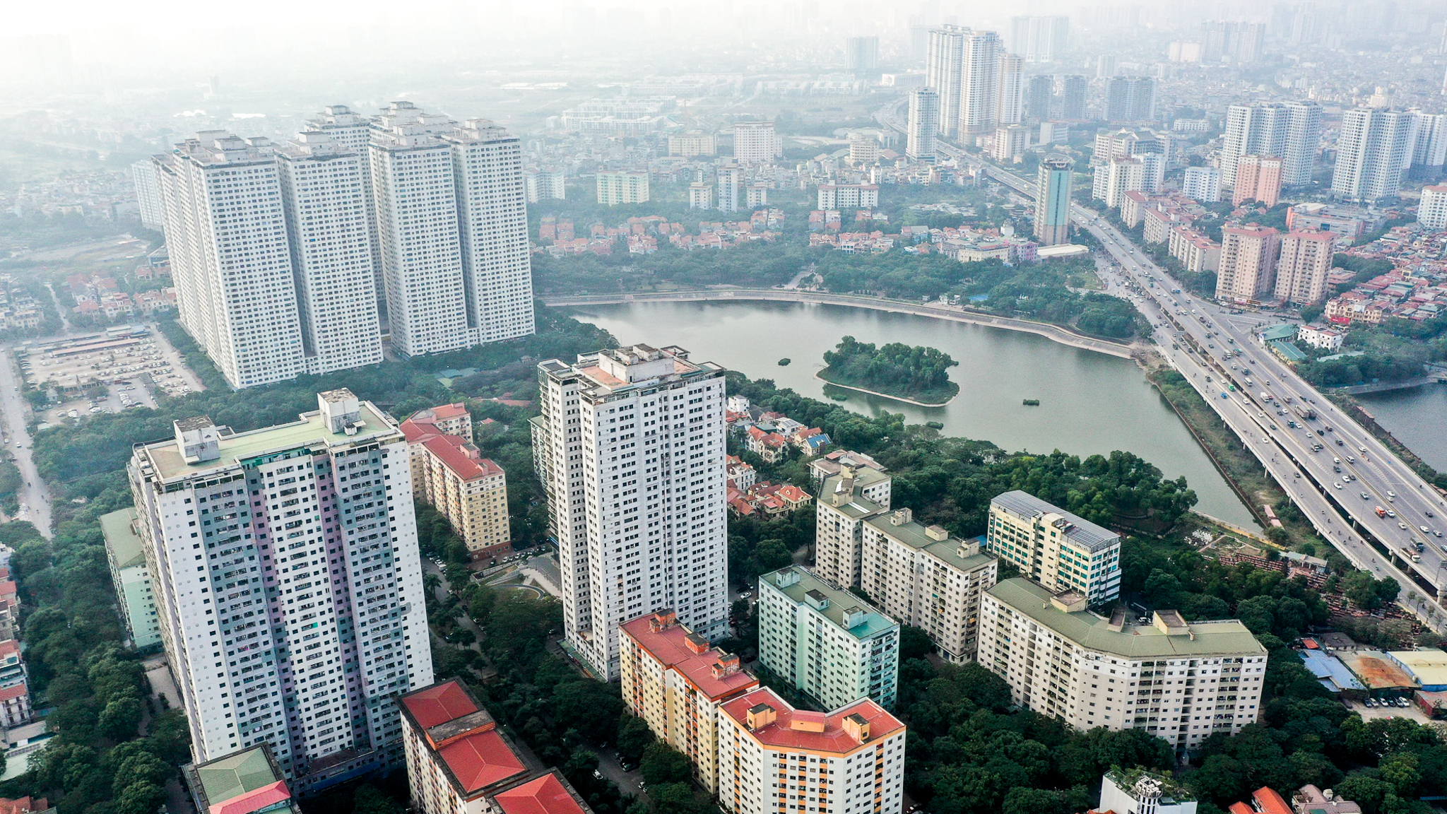 Nghịch lý: Chung cư càng cũ càng tăng giá, từ bình dân hoá cao cấp ở Thủ đô - Ảnh 1.