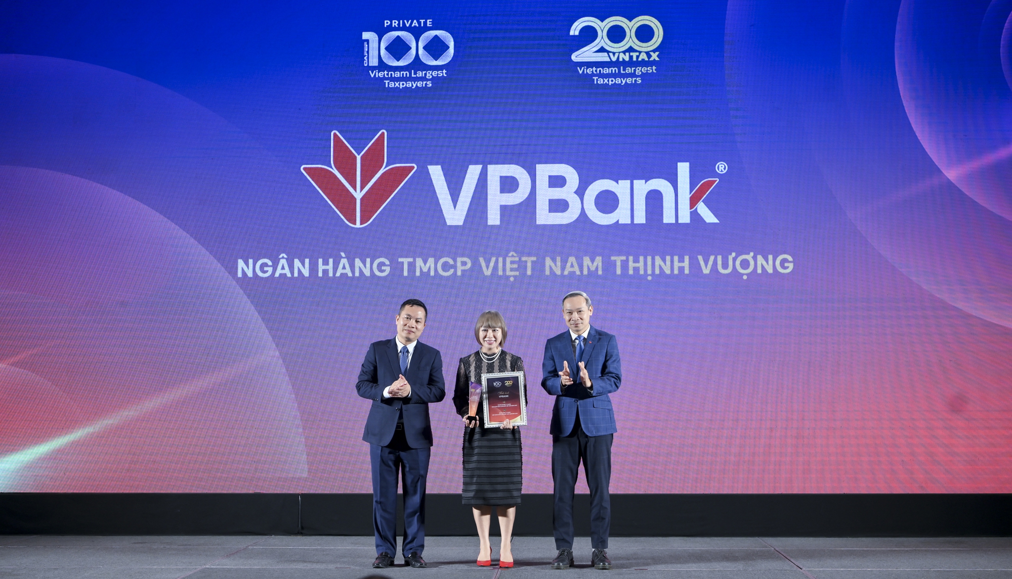 Đóng góp hàng nghìn tỷ đồng, nhiều ngân hàng được vinh danh trong nhóm doanh nghiệp nộp ngân sách lớn nhất Việt Nam- Ảnh 4. Đóng góp hàng nghìn tỷ đồng, nhiều ngân hàng được vinh danh trong nhóm doanh nghiệp nộp ngân sách lớn nhất Việt Nam- Ảnh 4.