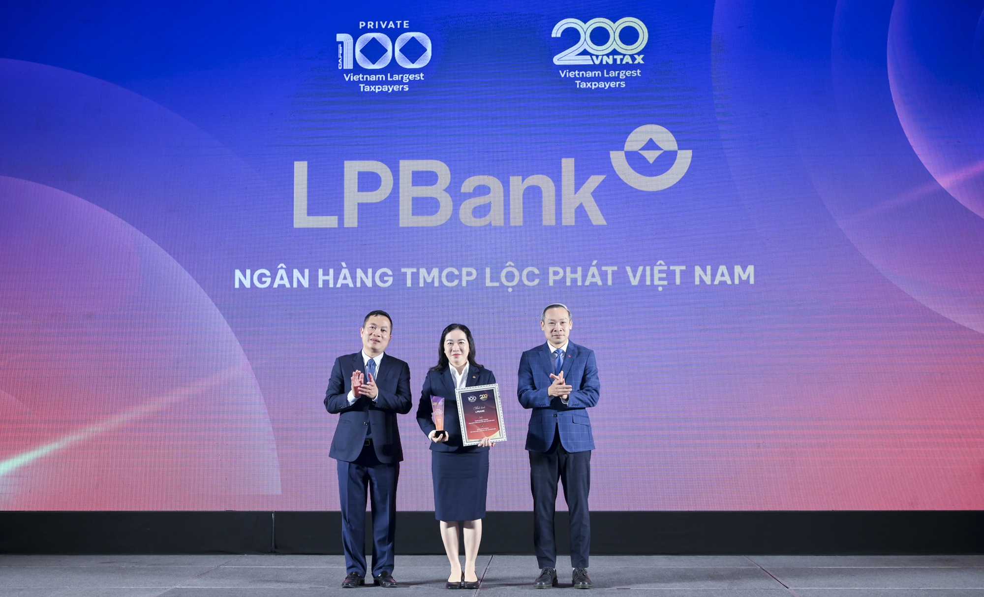Đóng góp hàng nghìn tỷ đồng, nhiều ngân hàng được vinh danh trong nhóm doanh nghiệp nộp ngân sách lớn nhất Việt Nam- Ảnh 6. Đóng góp hàng nghìn tỷ đồng, nhiều ngân hàng được vinh danh trong nhóm doanh nghiệp nộp ngân sách lớn nhất Việt Nam- Ảnh 6.