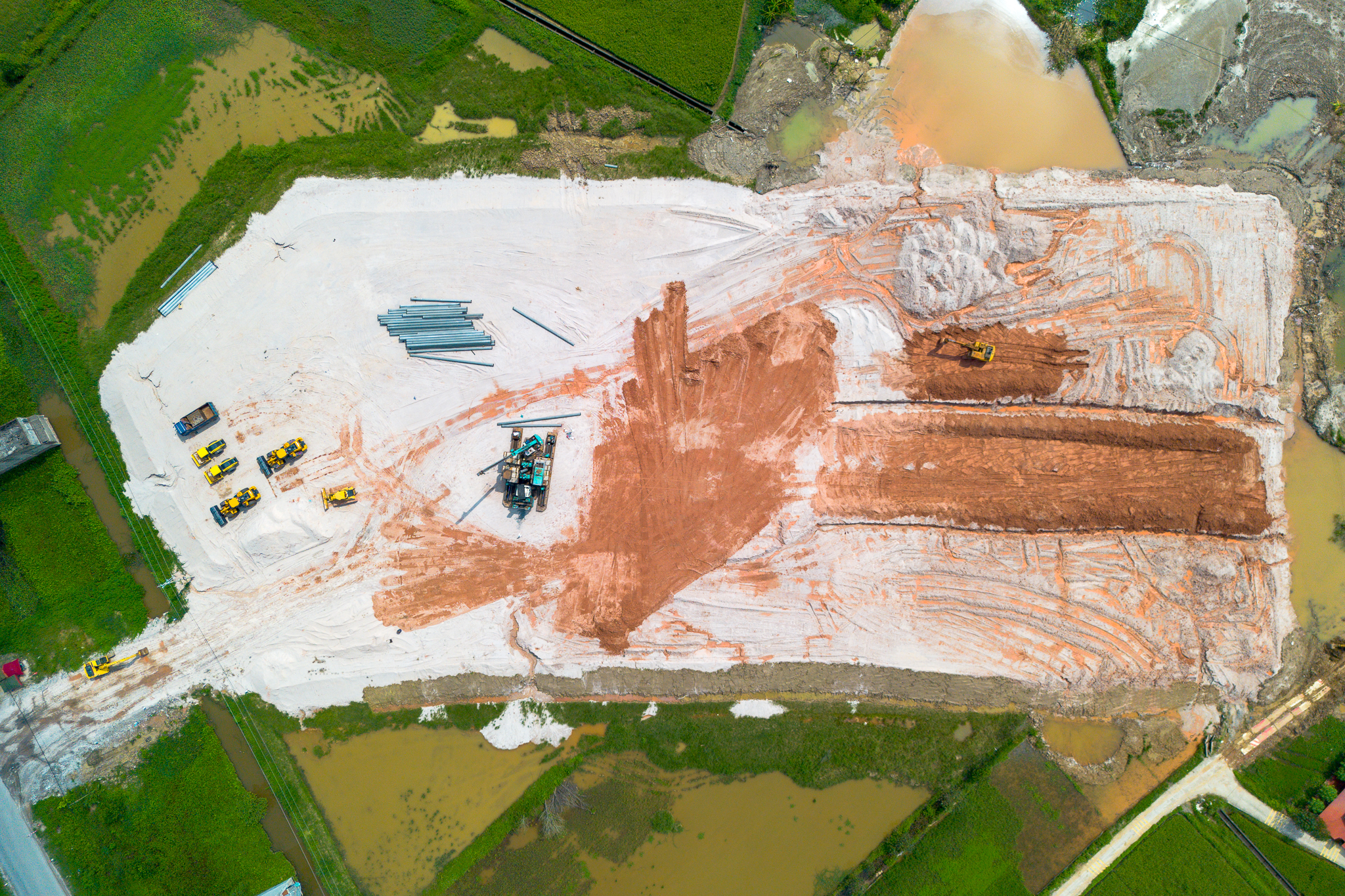 Đặt lên bàn cân 2 sân bay lớn nhất Việt Nam tương lai: Nơi tạo “cửa ngõ” quốc tế mới cho miền Nam, nơi tái định nghĩa vai trò sân bay ở miền Bắc - Ảnh 11.