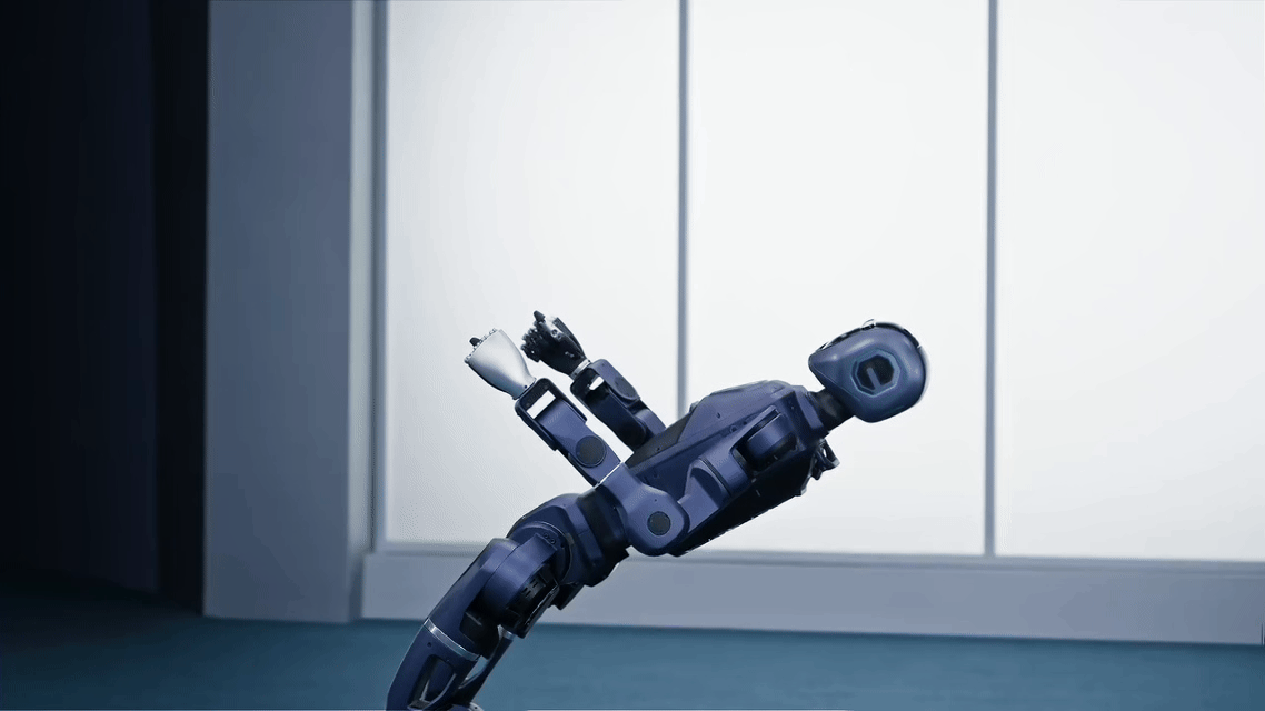 Robot hình người “Made in Vietnam” của tỷ phú Phạm Nhật Vượng chính thức ra mắt: có thể tự sạc pin mà không cần con người hỗ trợ - Ảnh 4.