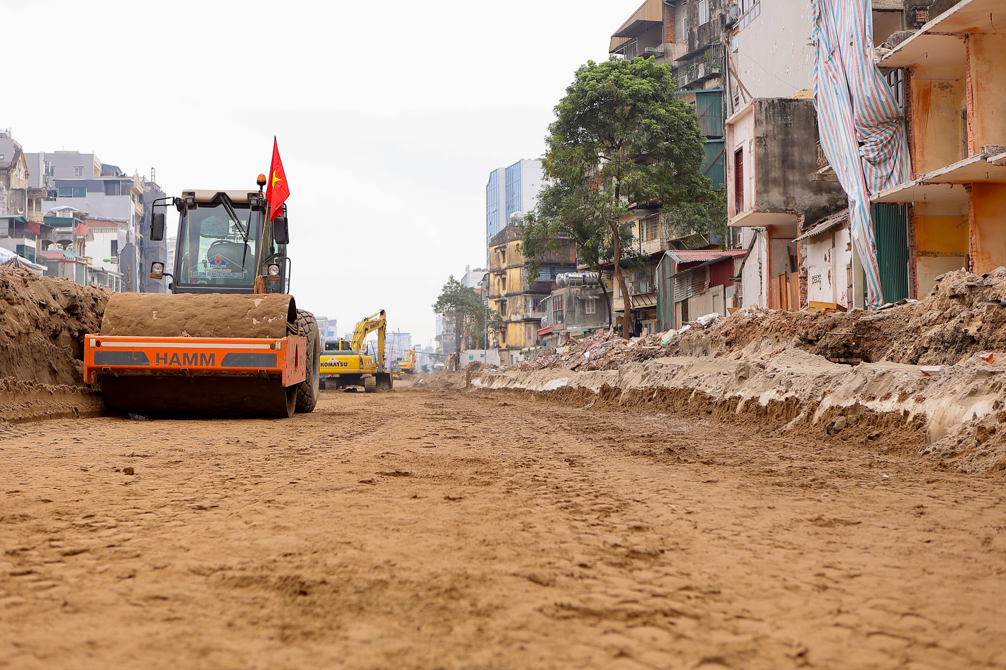 Kỳ tích thông xe tuyến đường mỗi mét tốn 3,5 tỷ: 30 năm chờ đợi và 30 ngày thần tốc giải cứu nút thắt thủ đô - Ảnh 10.