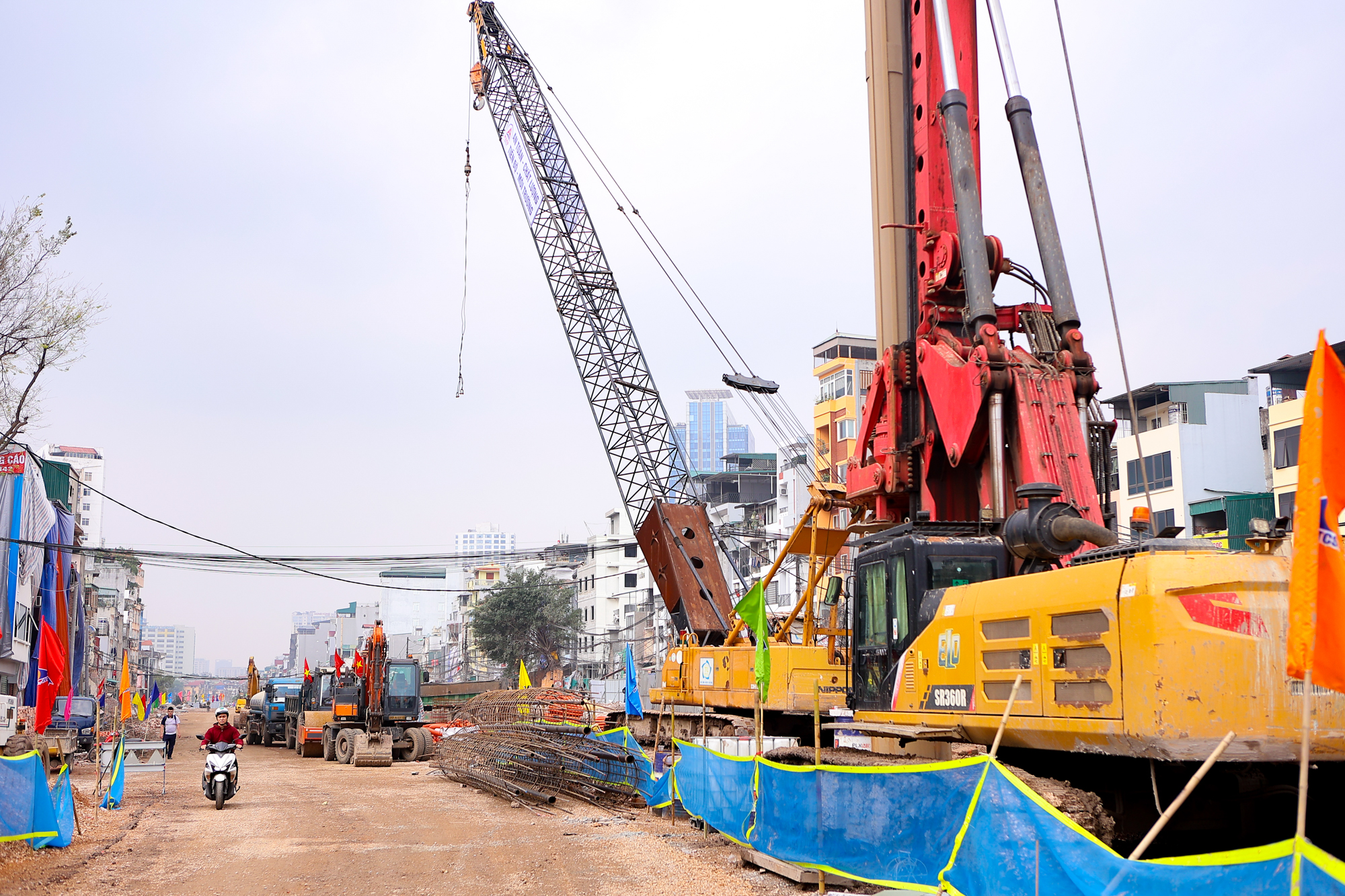 Kỳ tích thông xe tuyến đường mỗi mét tốn 3,5 tỷ: 30 năm chờ đợi và 30 ngày thần tốc giải cứu nút thắt thủ đô - Ảnh 2.