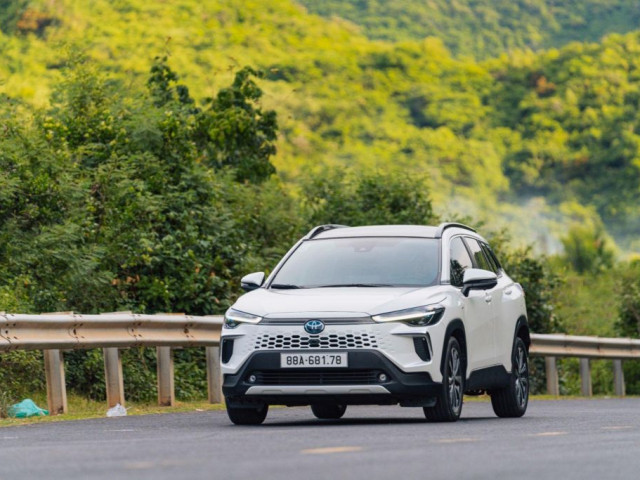 Xe hybrid hạ giá ngang xe thuần xăng - các hãng xe đua nhau 'đổ hàng': Đây có phải tín hiệu cho 1 năm bùng nổ của dòng xe này tại thị trường Việt Nam - Ảnh 1.