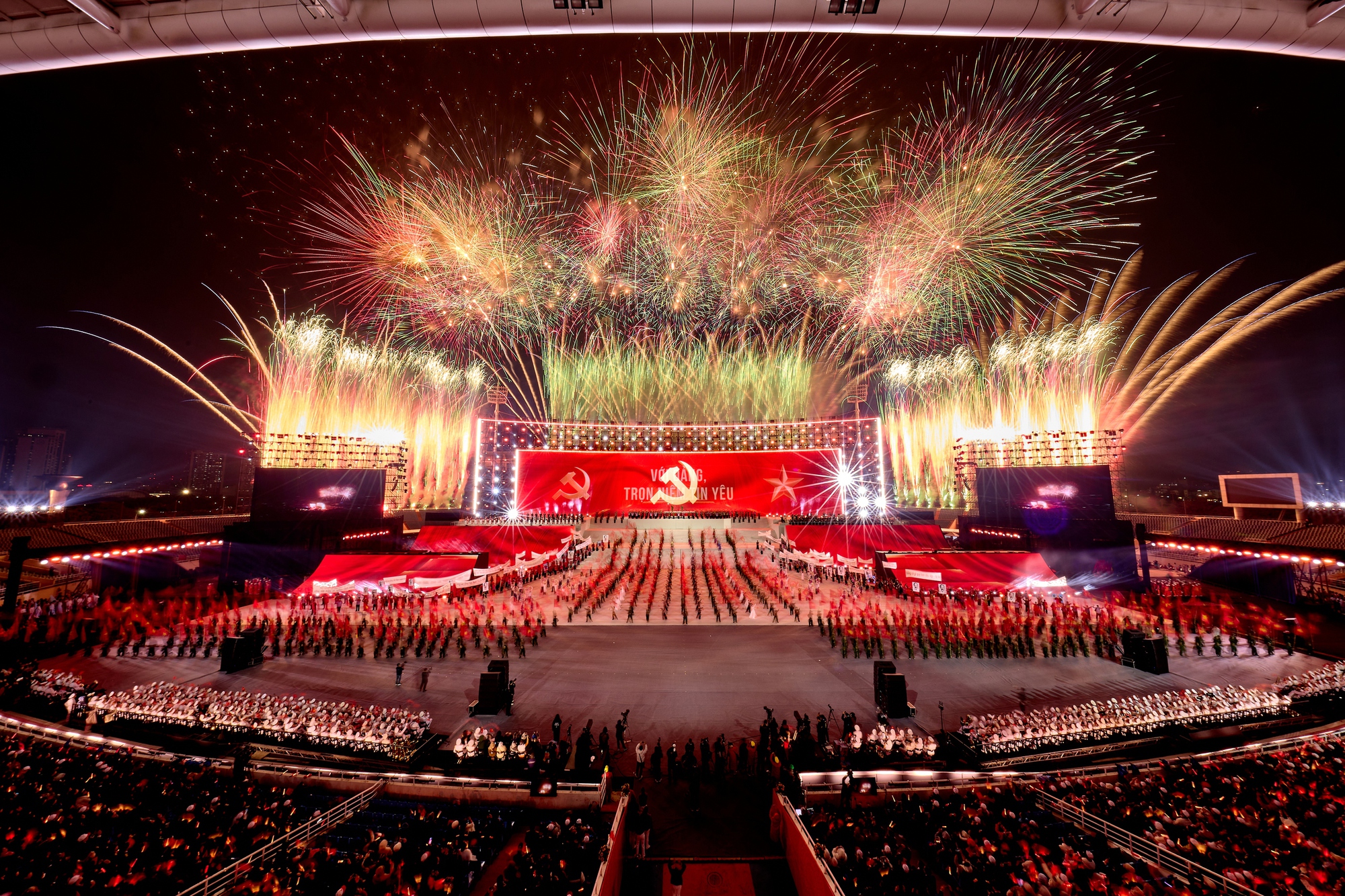 Tối 23/1, bầu trời Mỹ Đình bùng nổ chưa từng có, Việt nam chứng kiến một kỳ tích tầm cỡ thế giới - Ảnh 1.