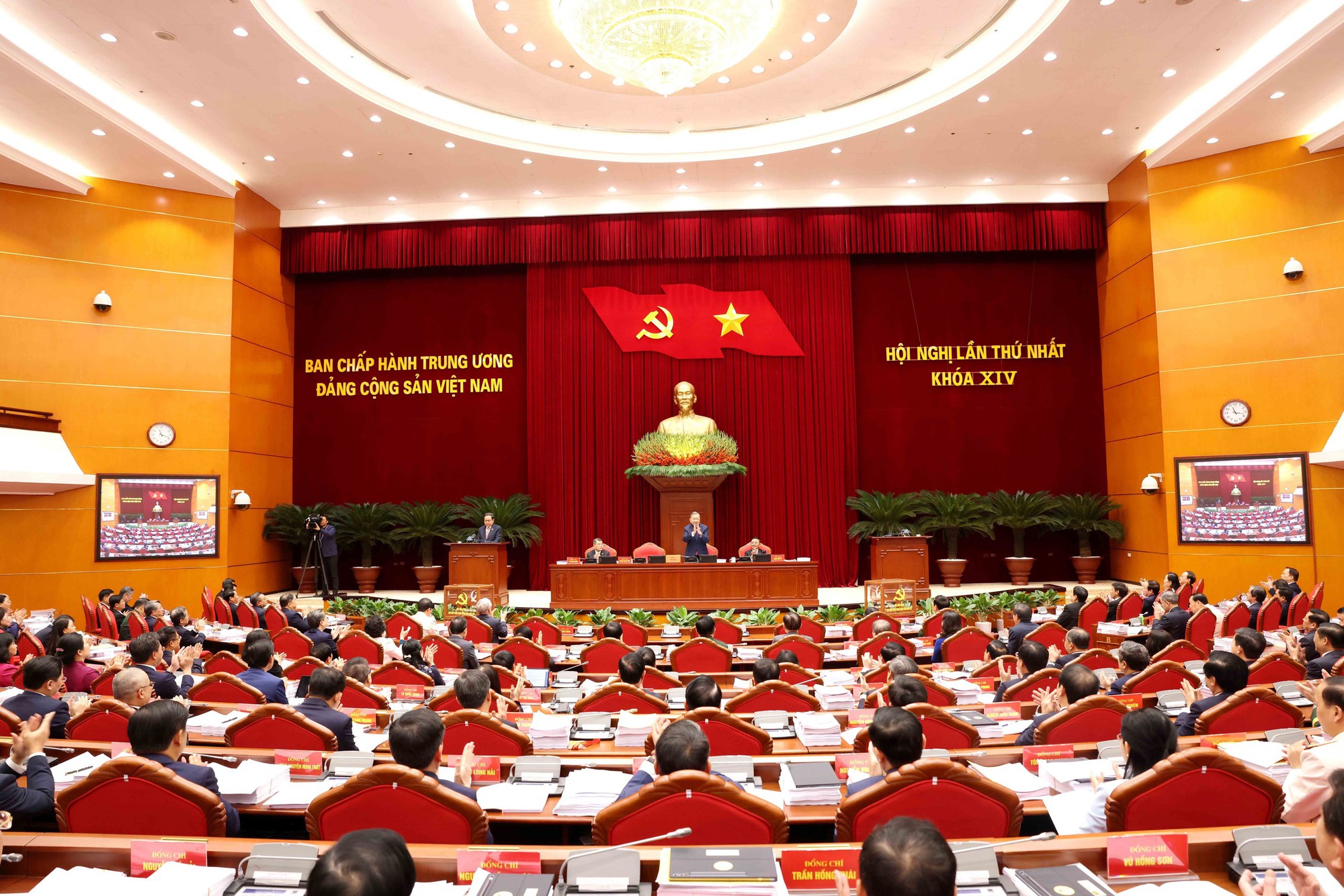 Ban Chấp hành Trung ương Đảng khóa XIV tiến hành Hội nghị lần thứ nhất - Ảnh 3.