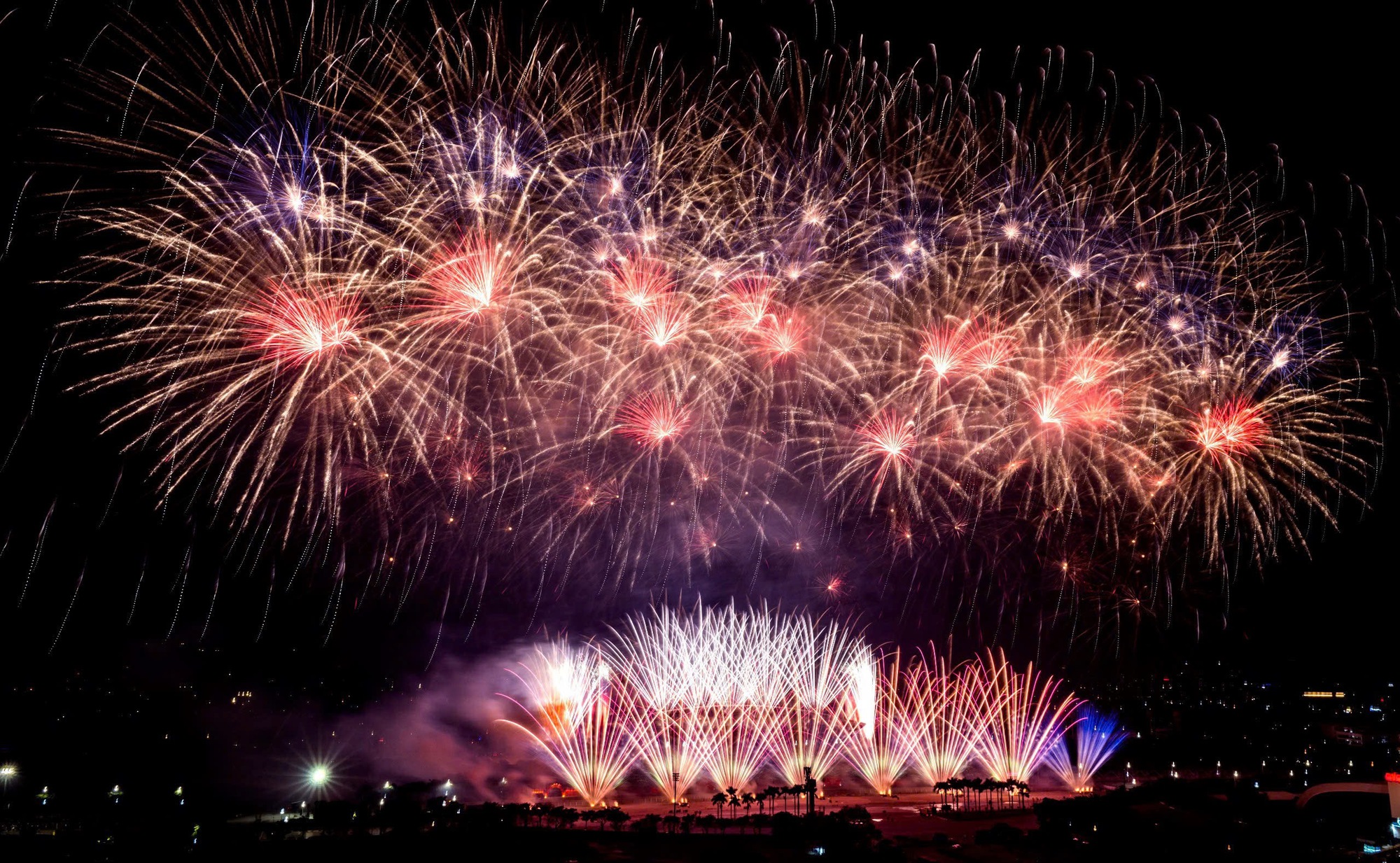 Tối 23/1, bầu trời Mỹ Đình bùng nổ chưa từng có, Việt nam chứng kiến một kỳ tích tầm cỡ thế giới - Ảnh 2.