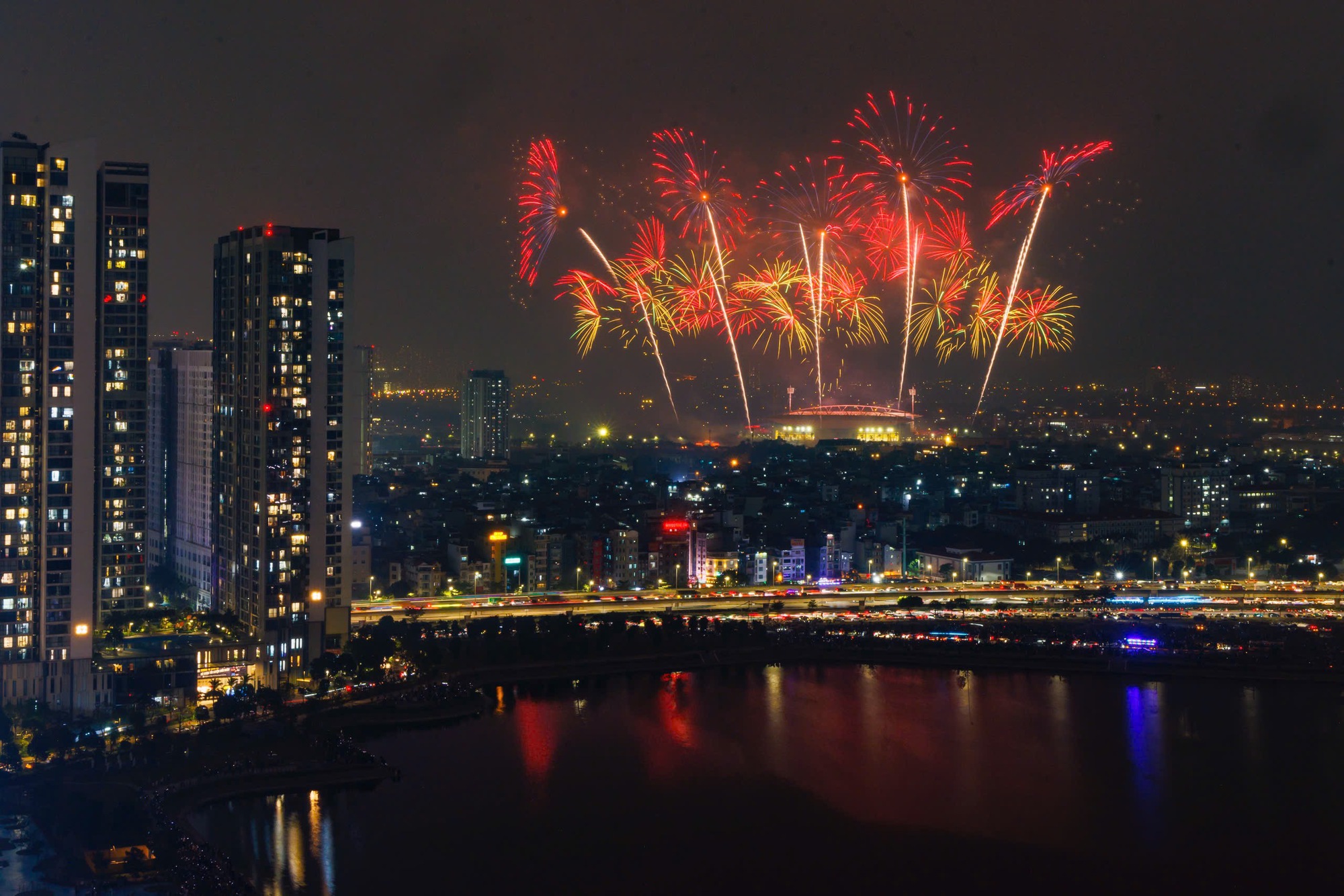 Tối 23/1, bầu trời Mỹ Đình bùng nổ chưa từng có, Việt nam chứng kiến một kỳ tích tầm cỡ thế giới - Ảnh 8.