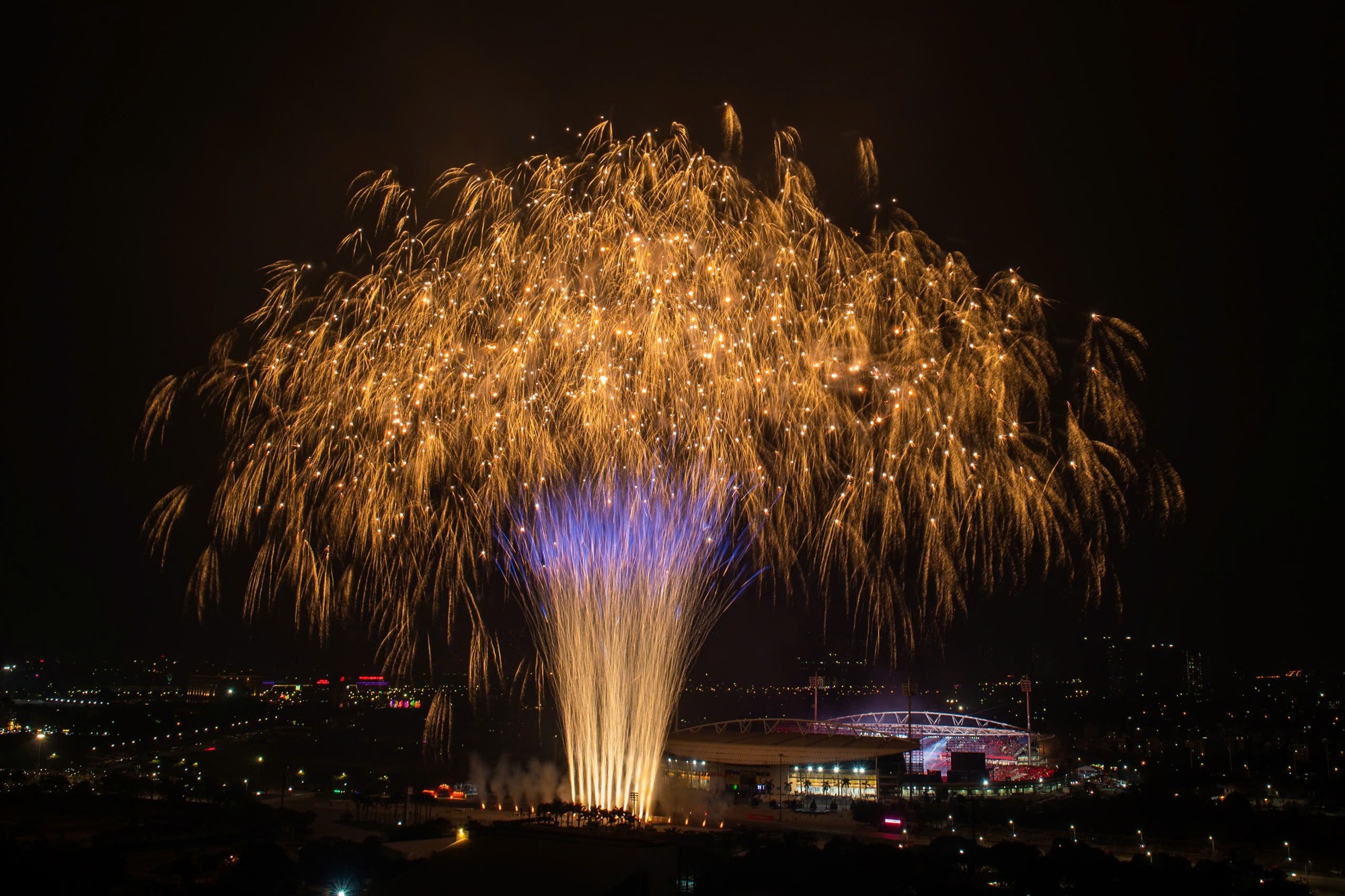 Sun Group viết nên loạt “kỷ lục” pháo hoa với Hòn đảo chưa từng tắt pháo hoa suốt 2 năm, Lễ hội pháo hoa quốc tế có quy mô đội bắn lớn nhất thế giới... - Ảnh 4.