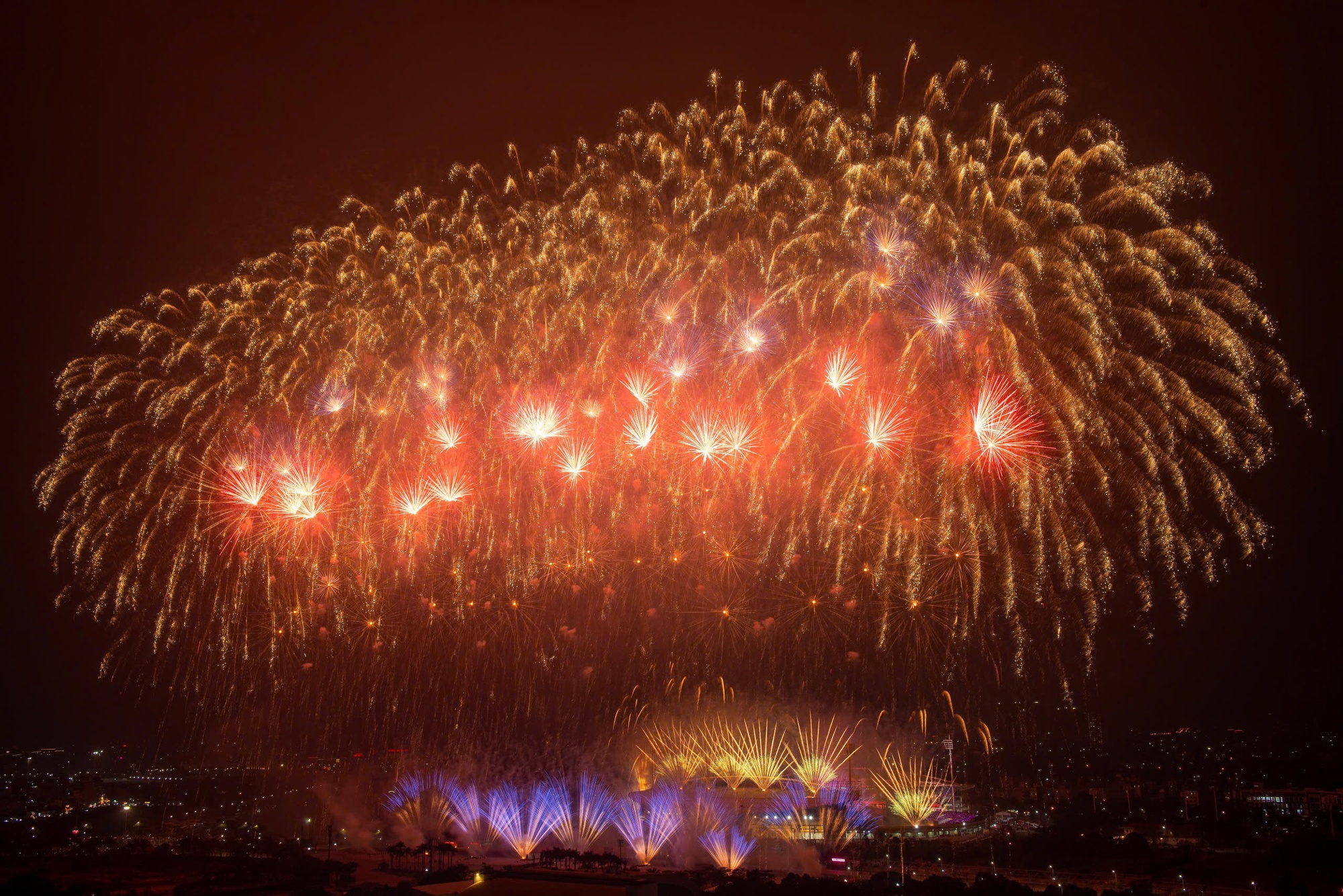 Sun Group viết nên loạt “kỷ lục” pháo hoa với Hòn đảo chưa từng tắt pháo hoa suốt 2 năm, Lễ hội pháo hoa quốc tế có quy mô đội bắn lớn nhất thế giới... - Ảnh 6.