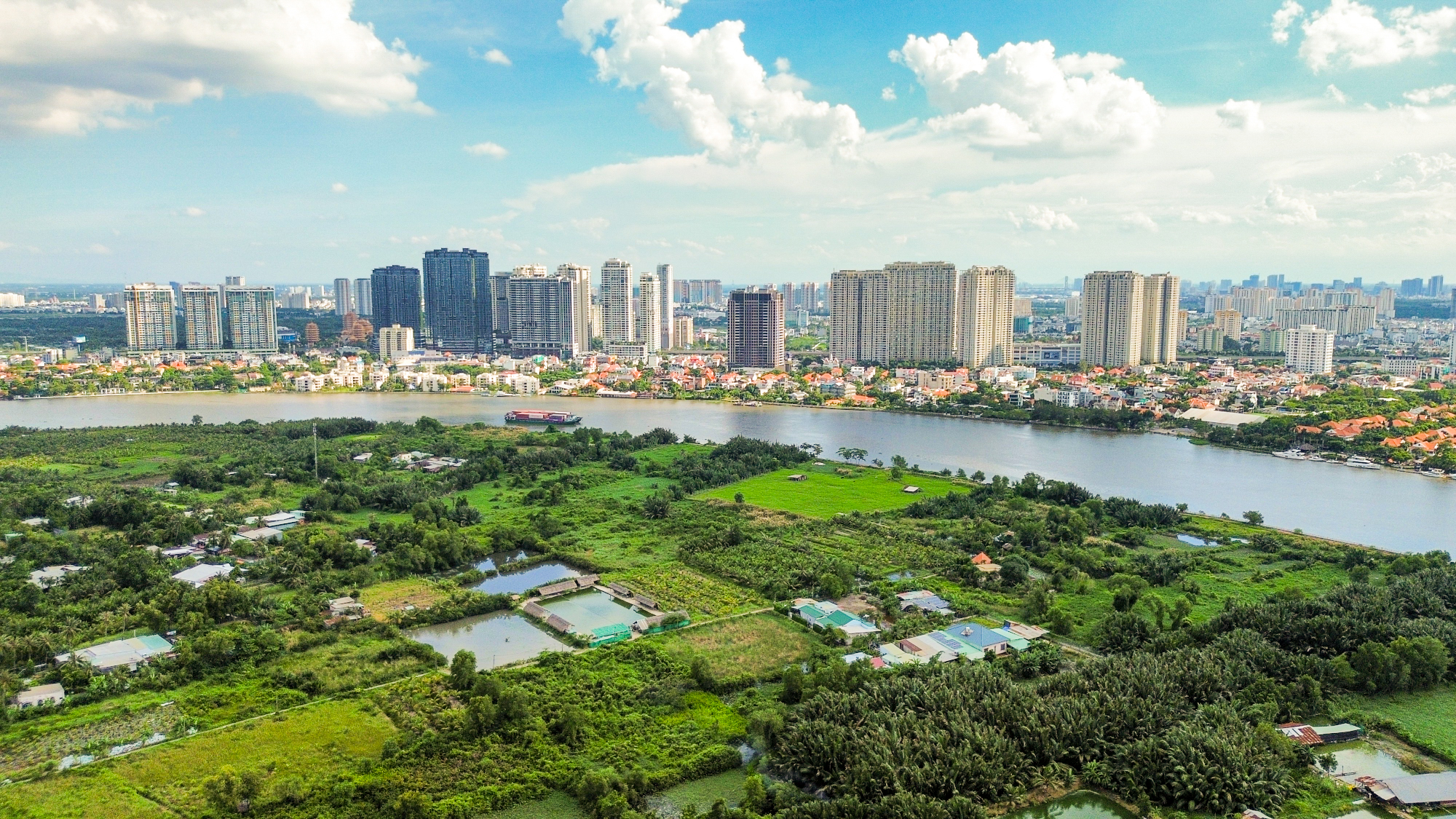 Những khu đô thị treo hơn 20 năm ở TP.HCM: Nơi lột xác khi về tay ông lớn, nơi vẫn là thôn quê - Ảnh 2.