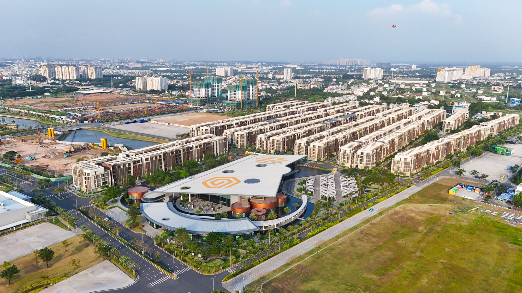 Những khu đô thị treo hơn 20 năm ở TP.HCM: Nơi lột xác khi về tay ông lớn, nơi vẫn là thôn quê - Ảnh 4.
