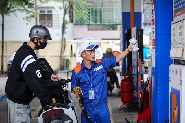 Giá xăng tăng 200 đồng/lít chiều 29/1 - Ảnh 1.