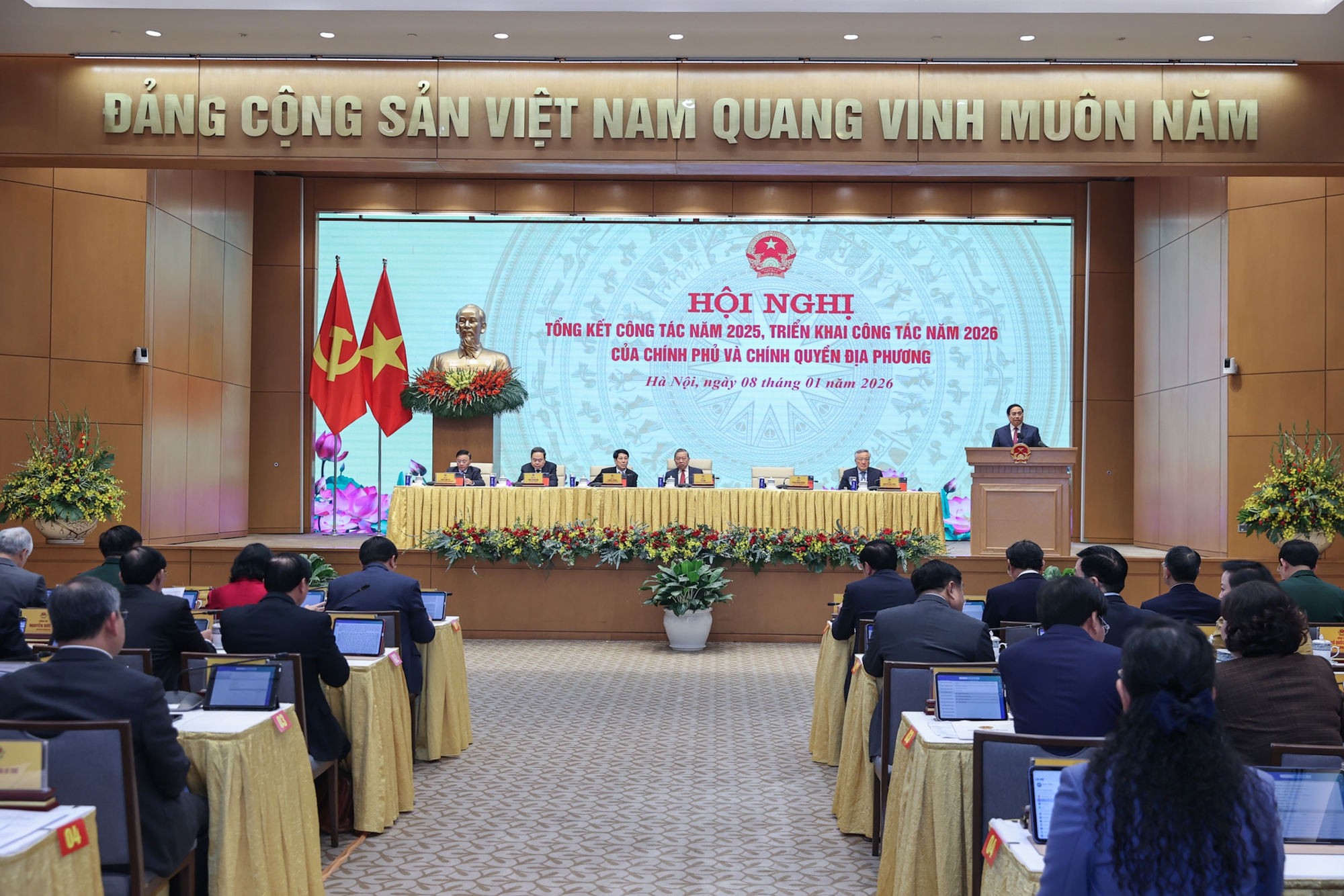 Thủ tướng: Chuyển đổi cơ cấu kinh tế, xác lập mô hình tăng trưởng mới  - Ảnh 2.