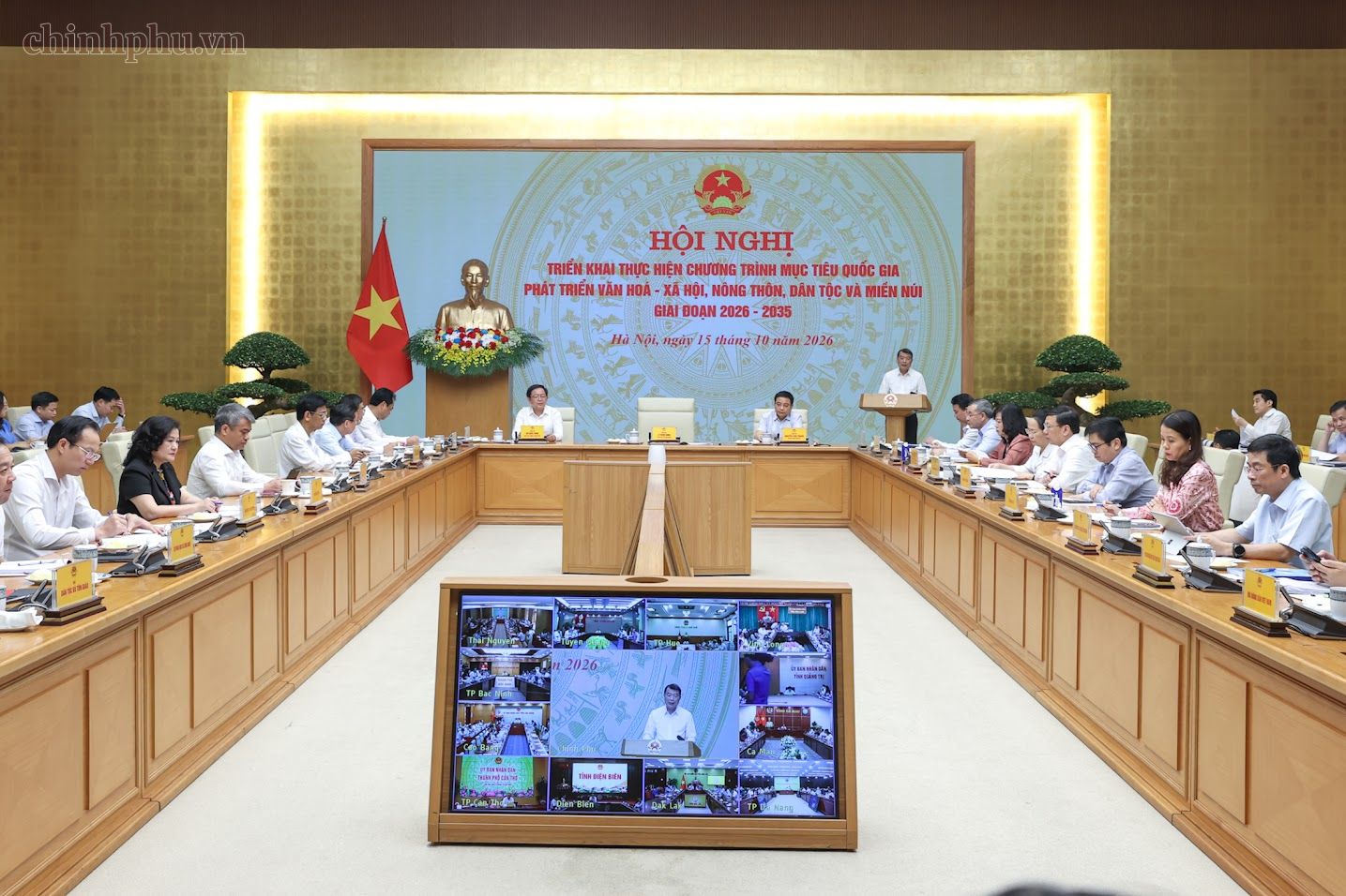 Thủ tướng: Ưu tiên nguồn lực cho các nhiệm vụ thiết yếu tác động trực tiếp đến đời sống người dân - Ảnh 2.