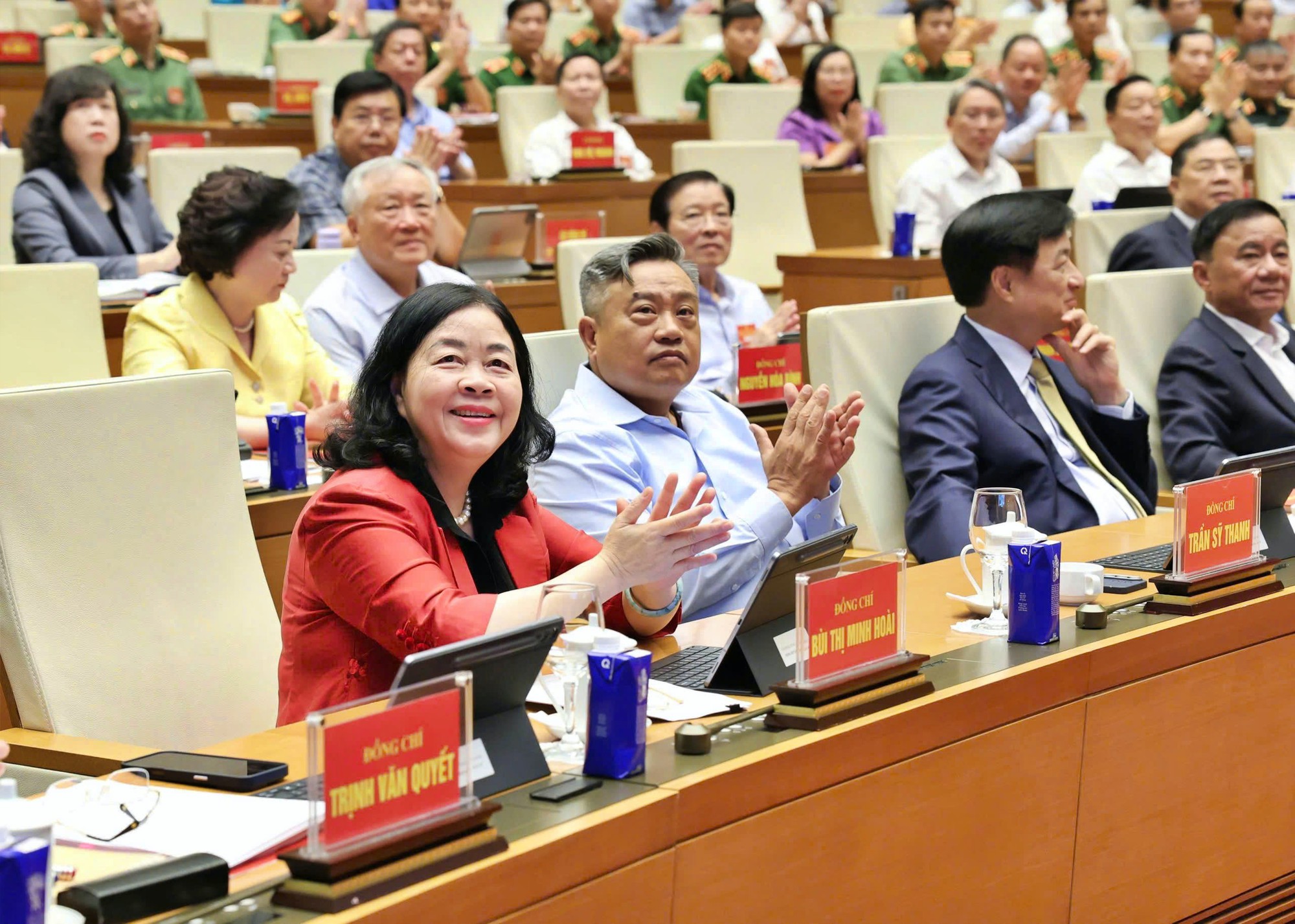 3 Nghị quyết về xây dựng Đảng: Đổi mới phương thức lãnh đạo, nâng cao chất lượng cán bộ - Ảnh 2.