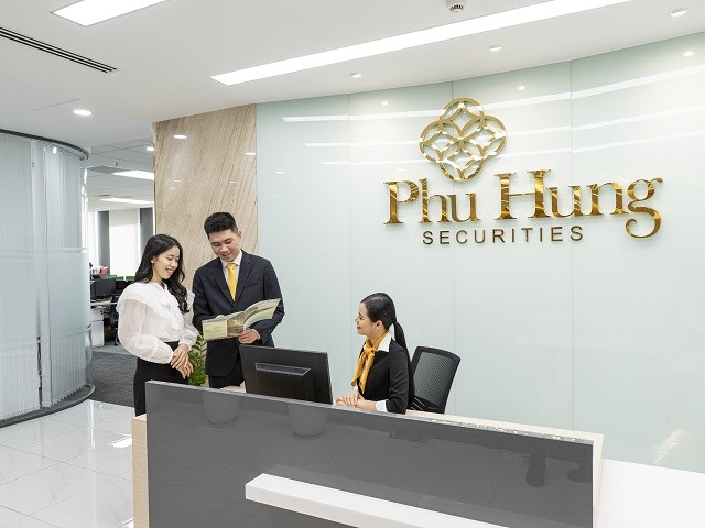 Chứng khoán Phú Hưng mua 4,2 triệu cổ phần Bảo hiểm Nhân thọ Phú Hưng - Ảnh 1.