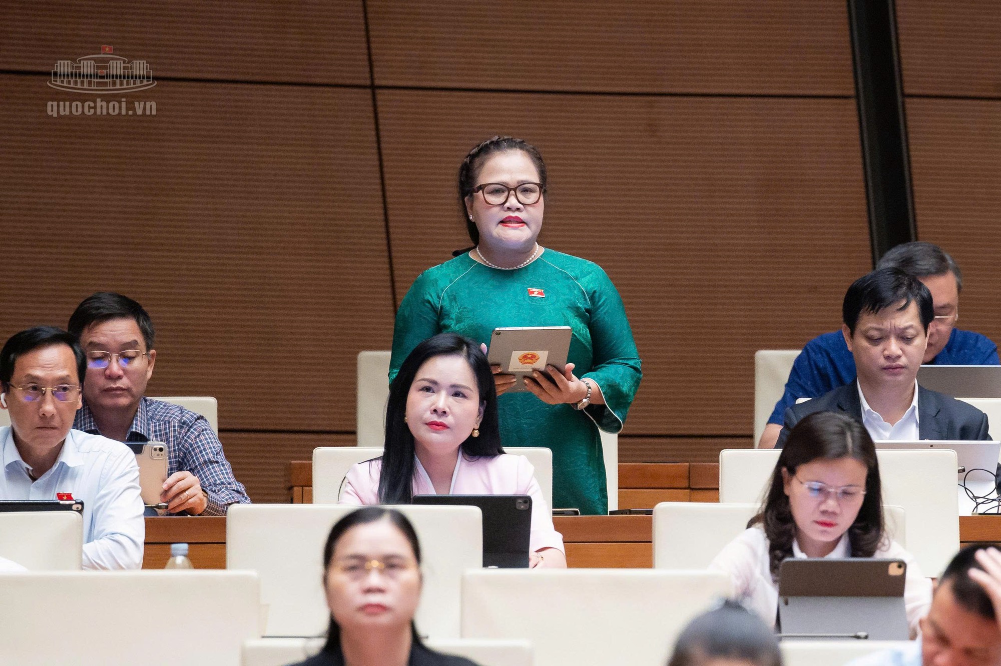 Bộ trưởng Công Thương làm rõ việc bãi bỏ các quy định của hợp đồng và chế tài thương mại - Ảnh 2.