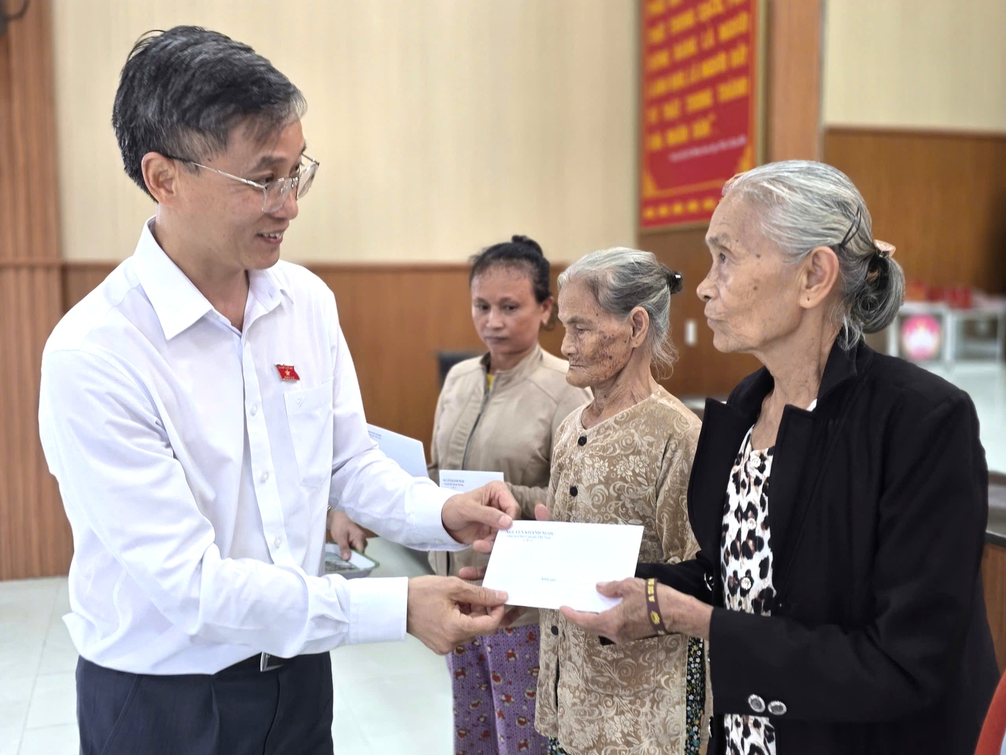 Đại biểu Quốc hội đề nghị cán bộ xã chủ động tìm cách tháo gỡ việc khó cho dân- Ảnh 7.